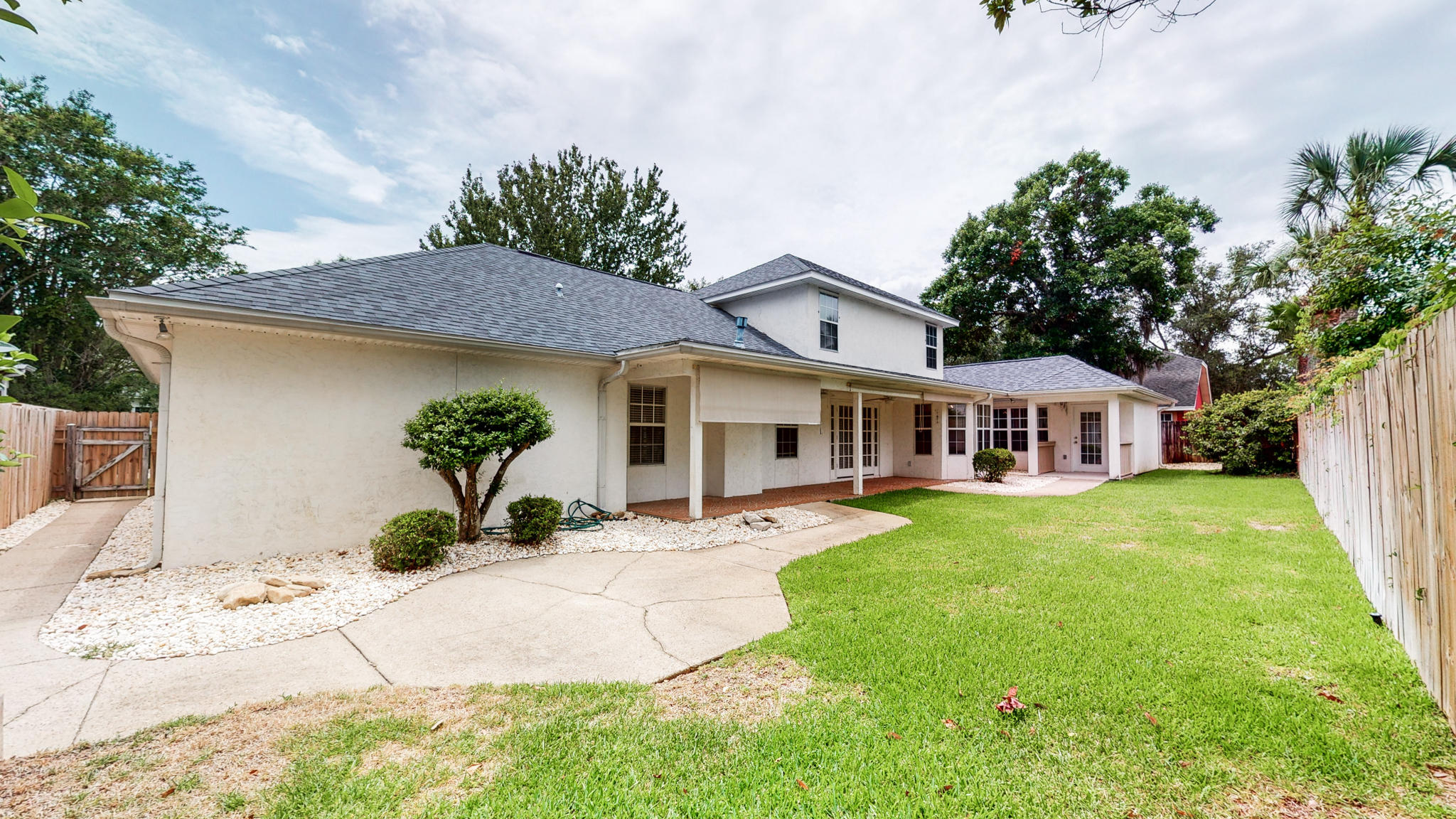 LAKE POINTE - Residential Lease