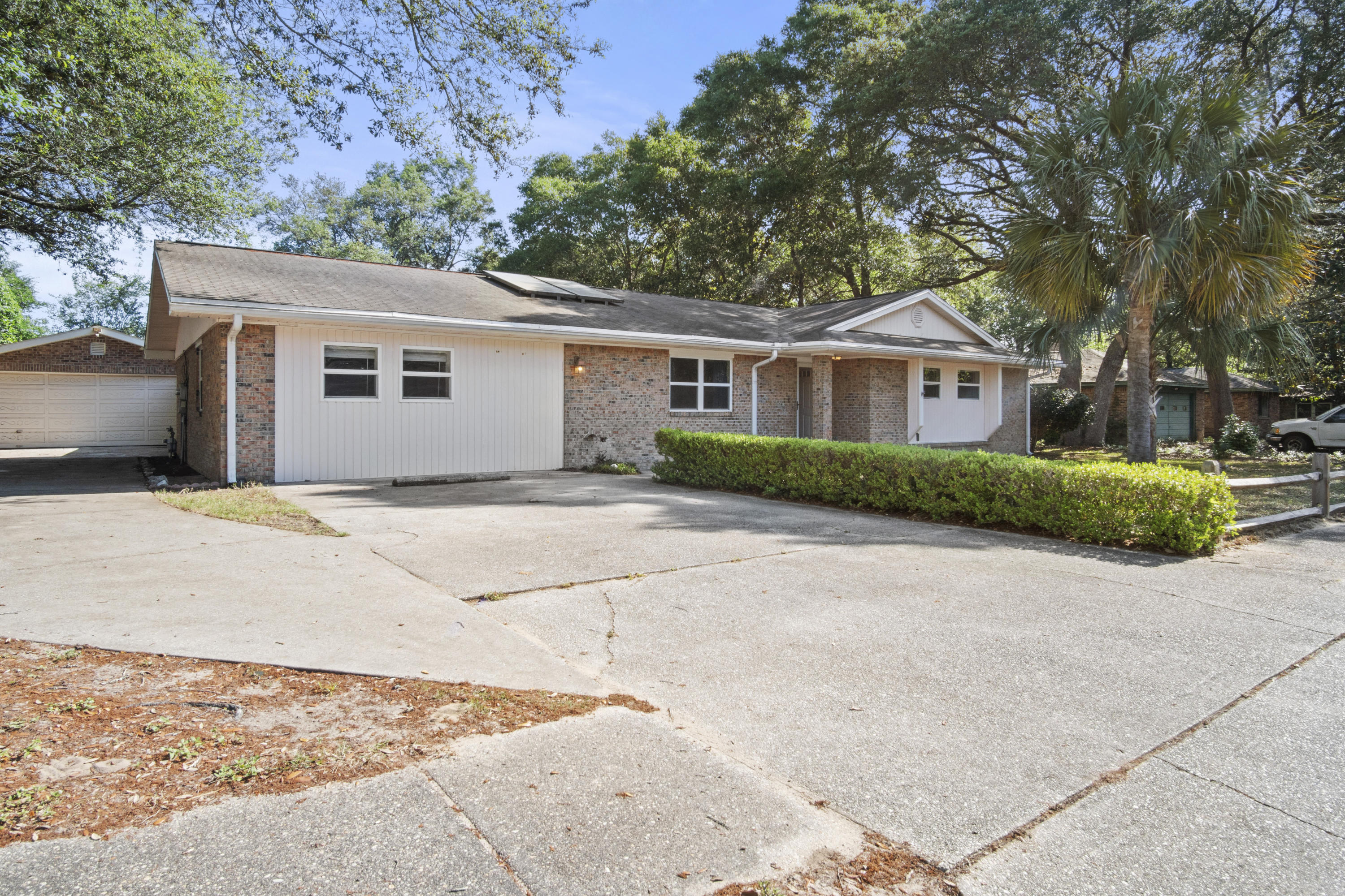 COLLEGE WOOD - Residential