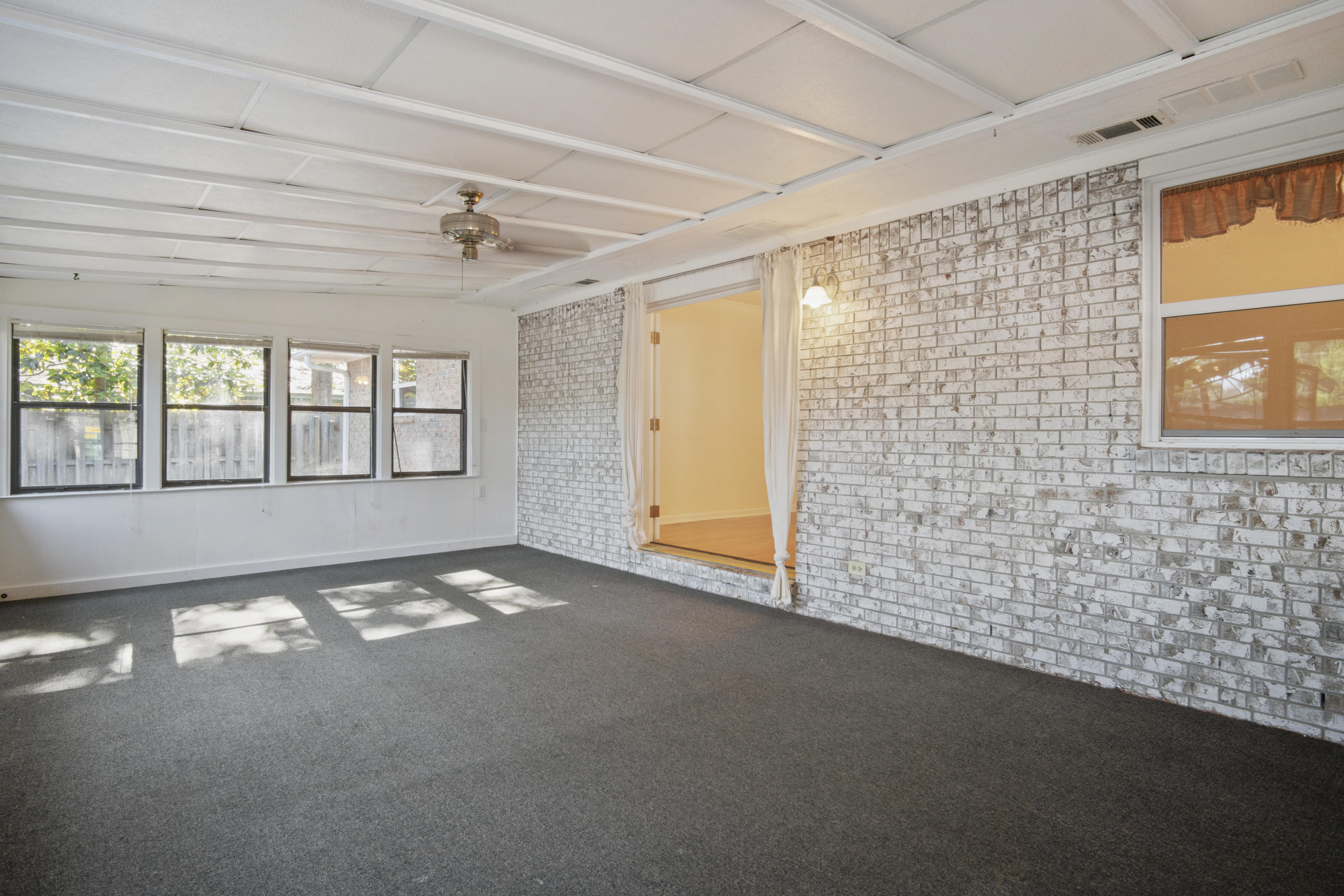 COLLEGE WOOD - Residential