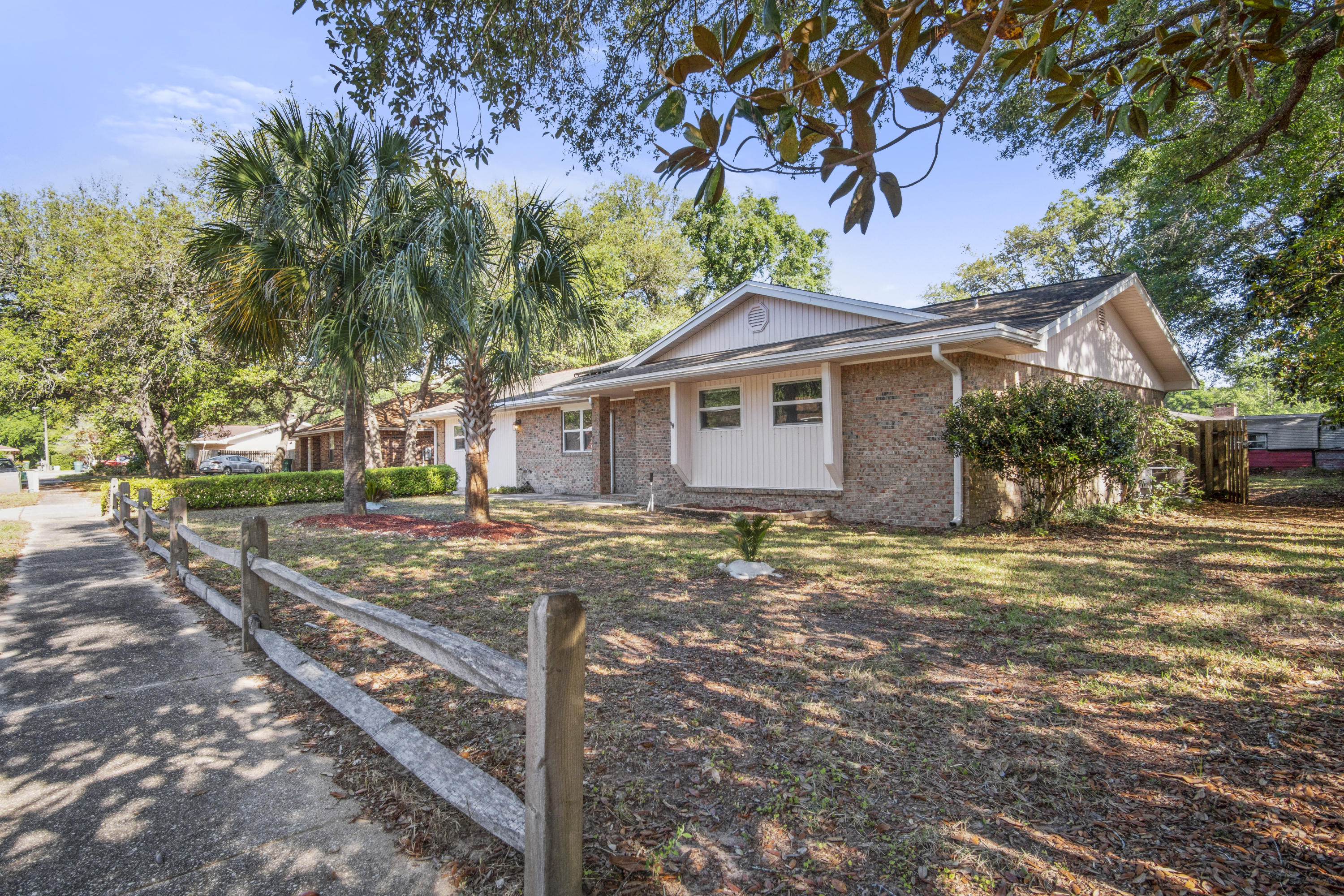 COLLEGE WOOD - Residential