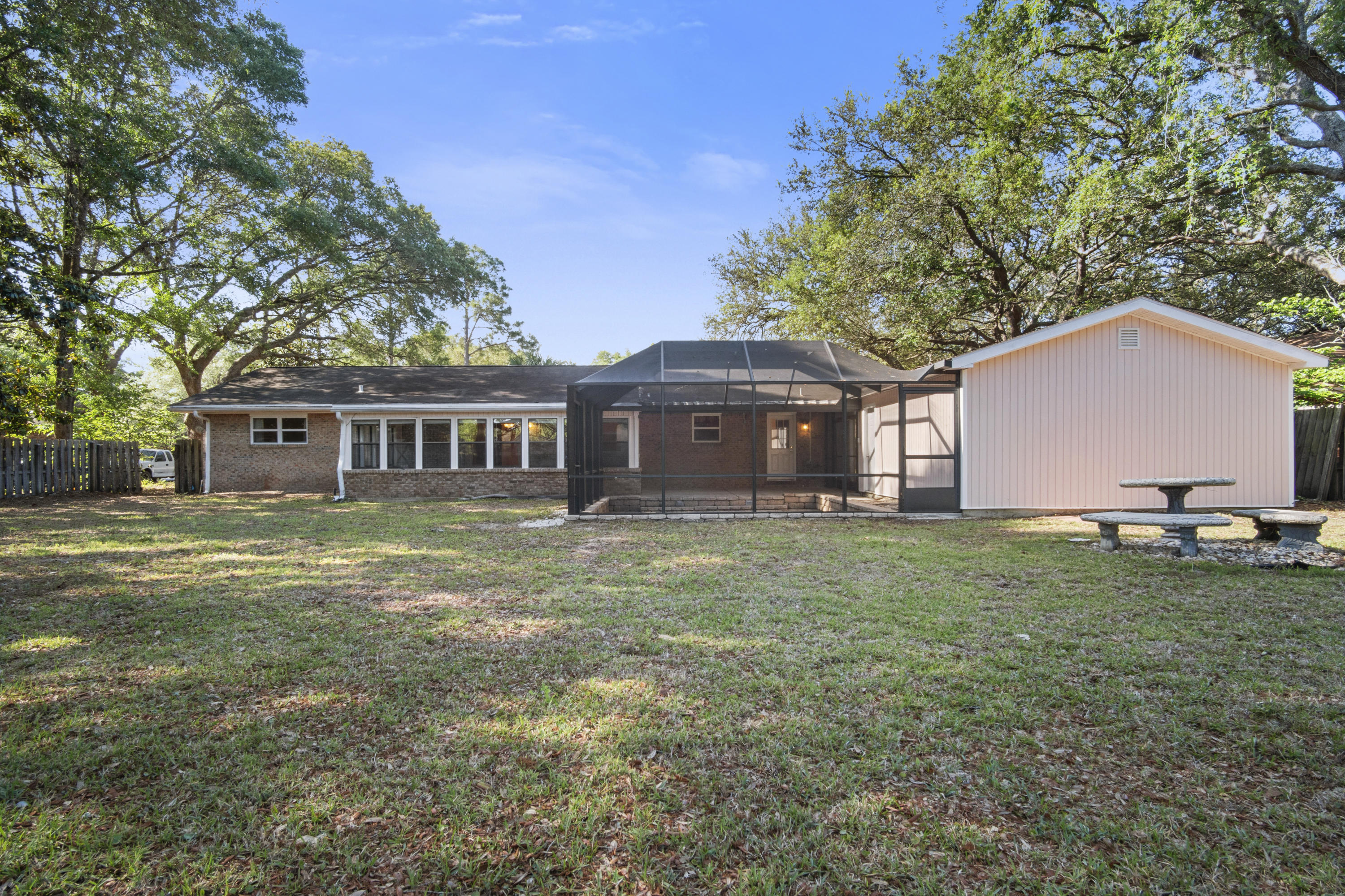 COLLEGE WOOD - Residential