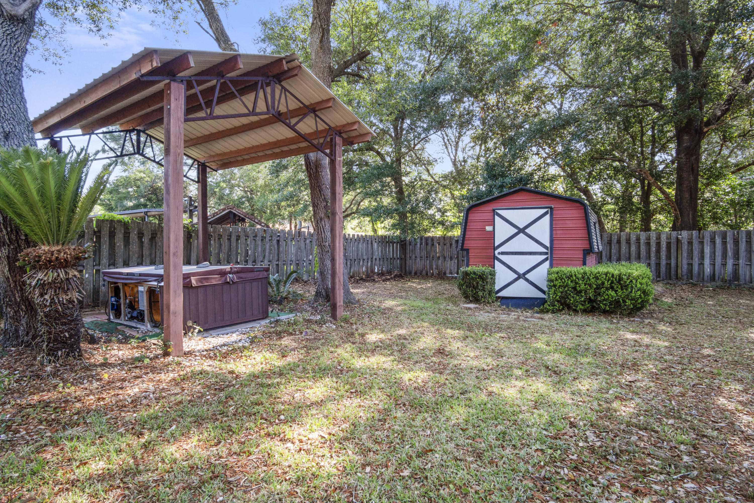 COLLEGE WOOD - Residential