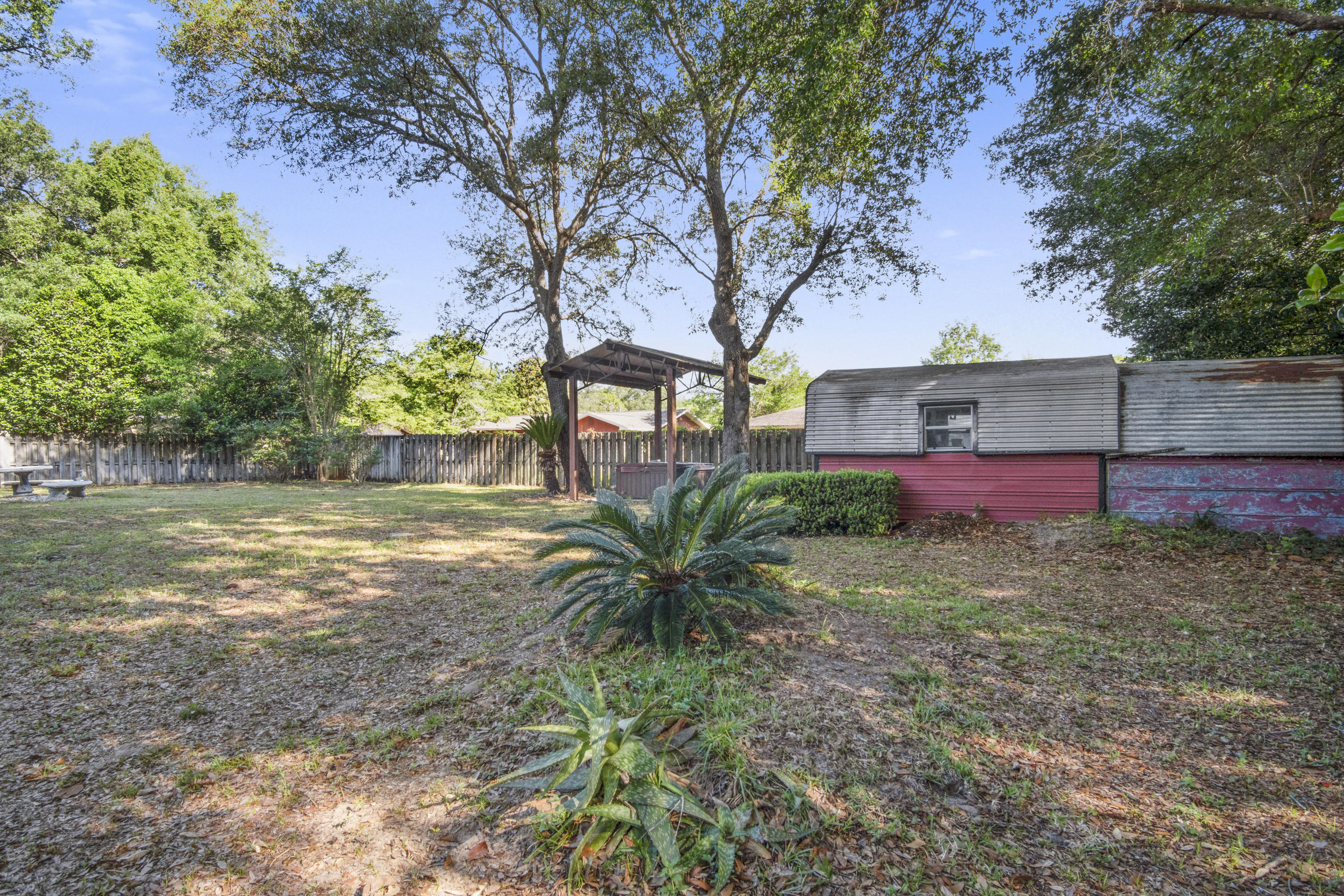 COLLEGE WOOD - Residential