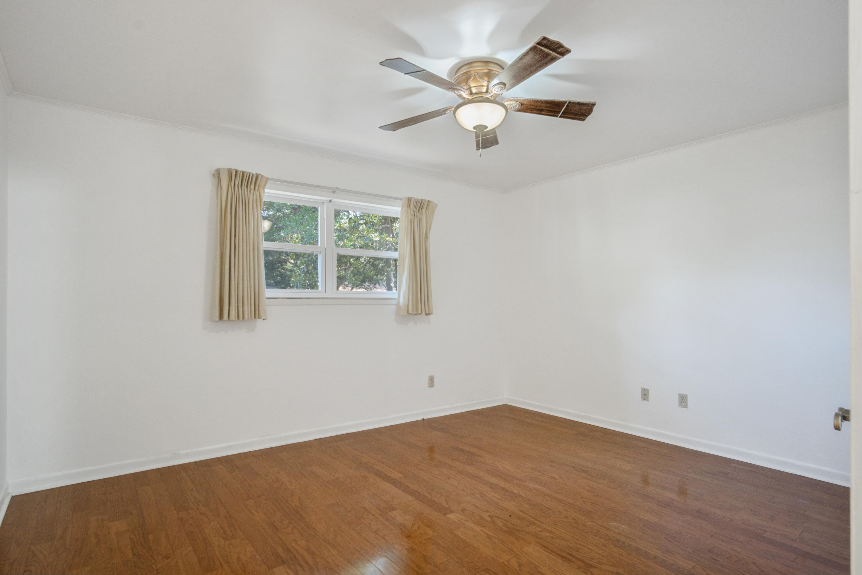 COLLEGE WOOD - Residential