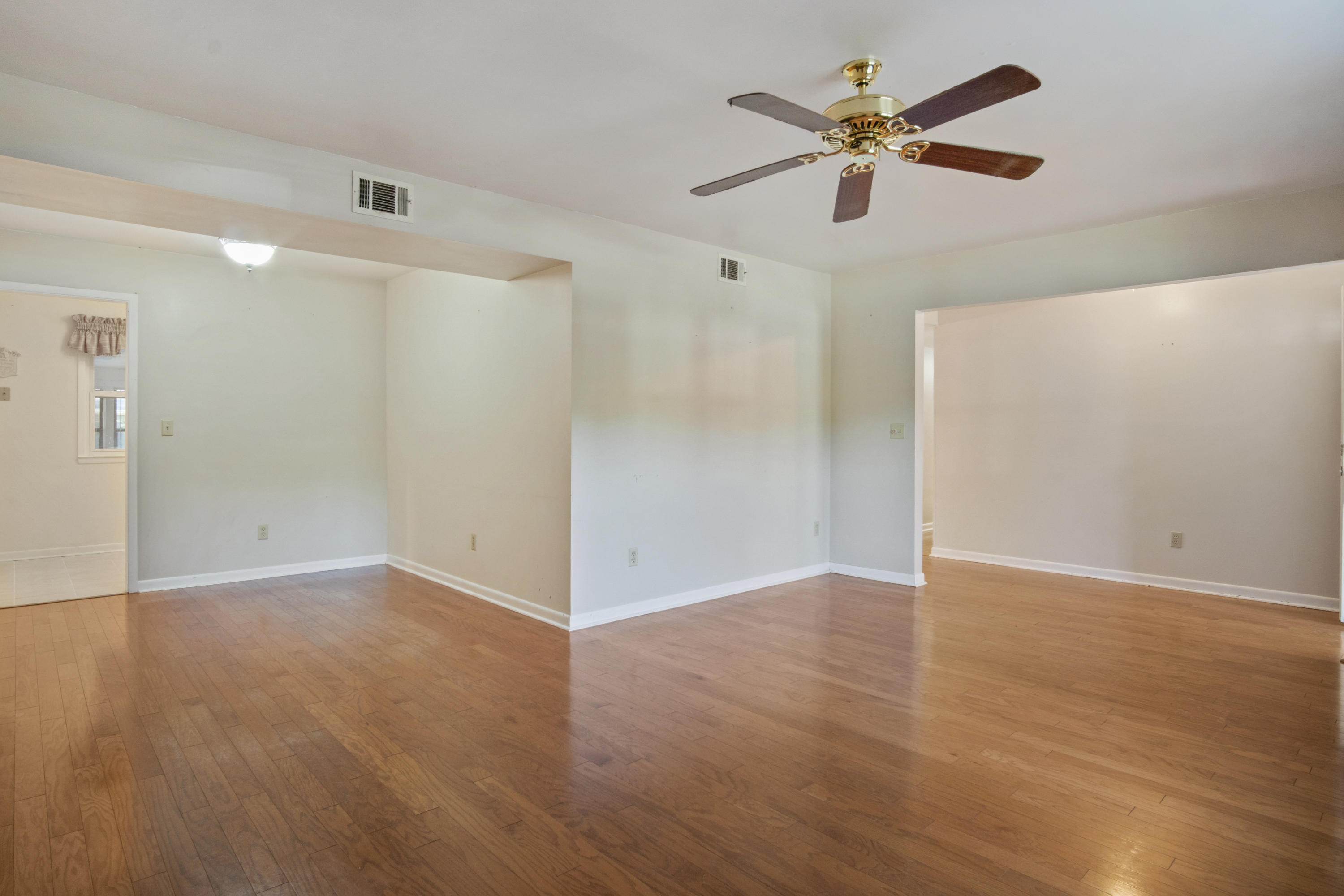 COLLEGE WOOD - Residential