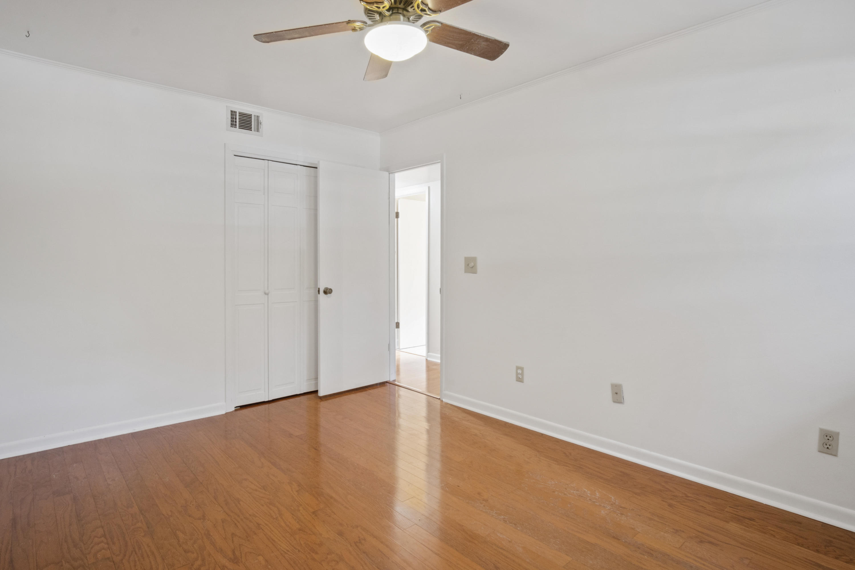 COLLEGE WOOD - Residential