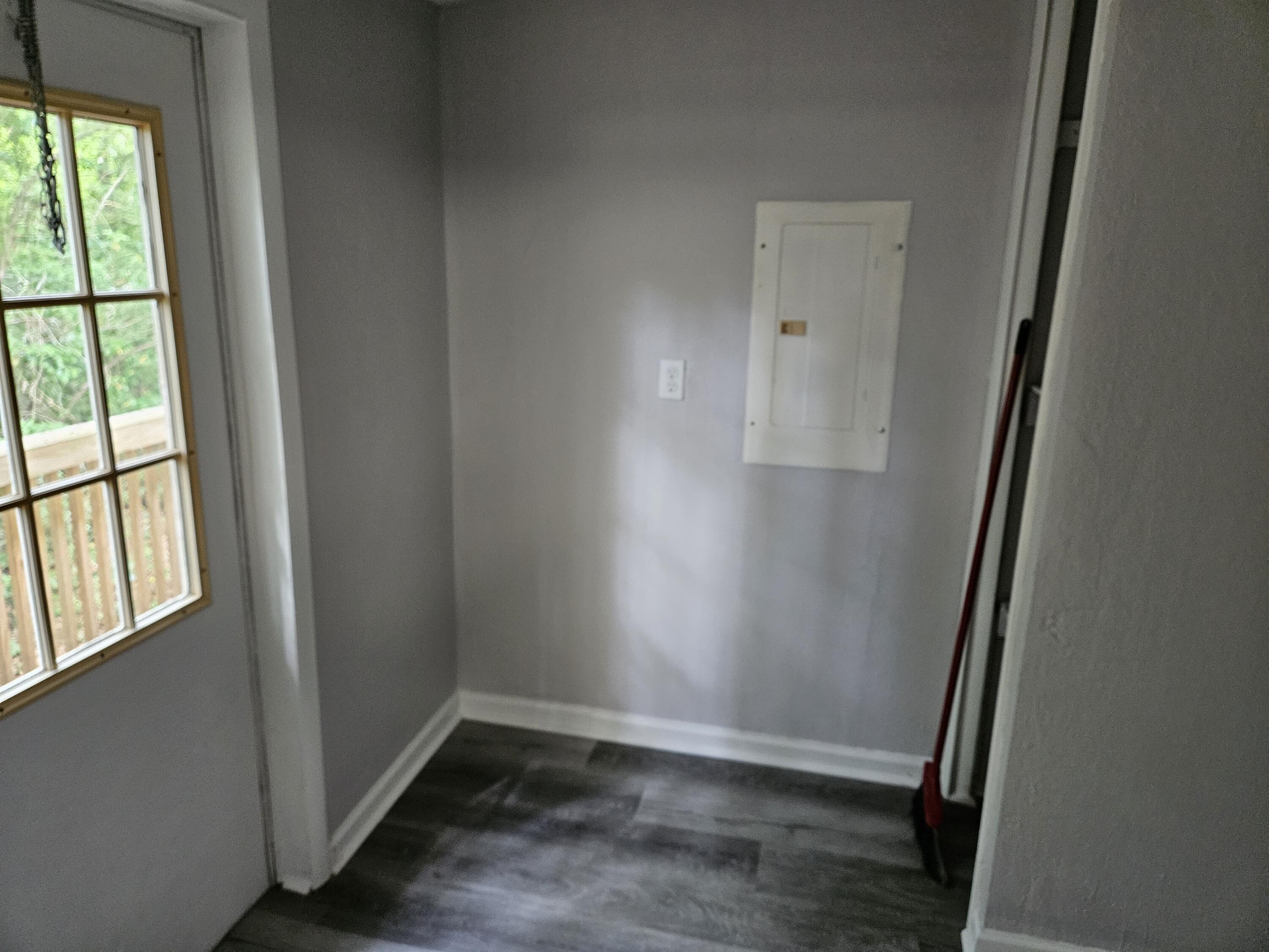 EDNEYS 3RD ADDN - Residential Lease