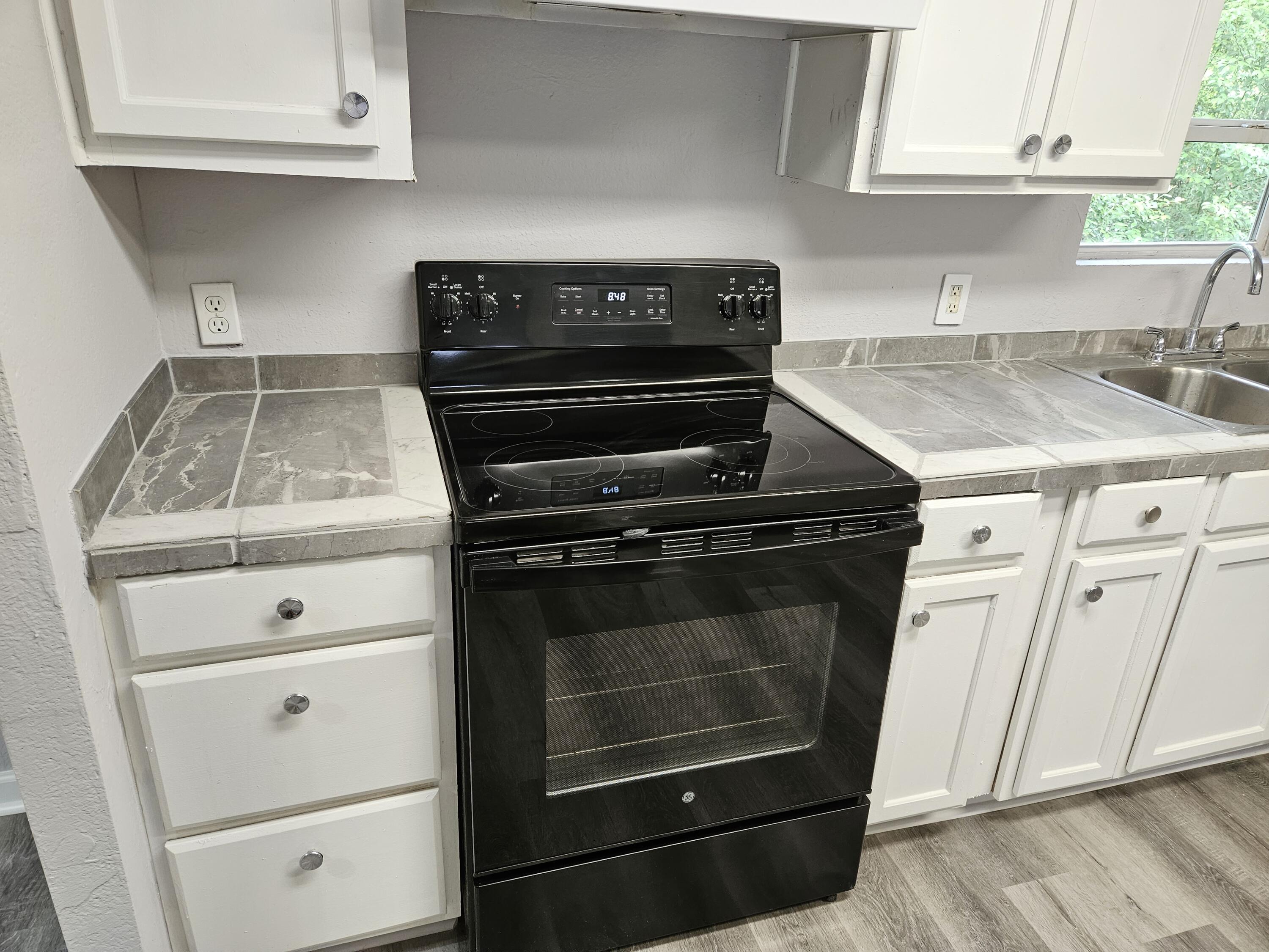 EDNEYS 3RD ADDN - Residential Lease