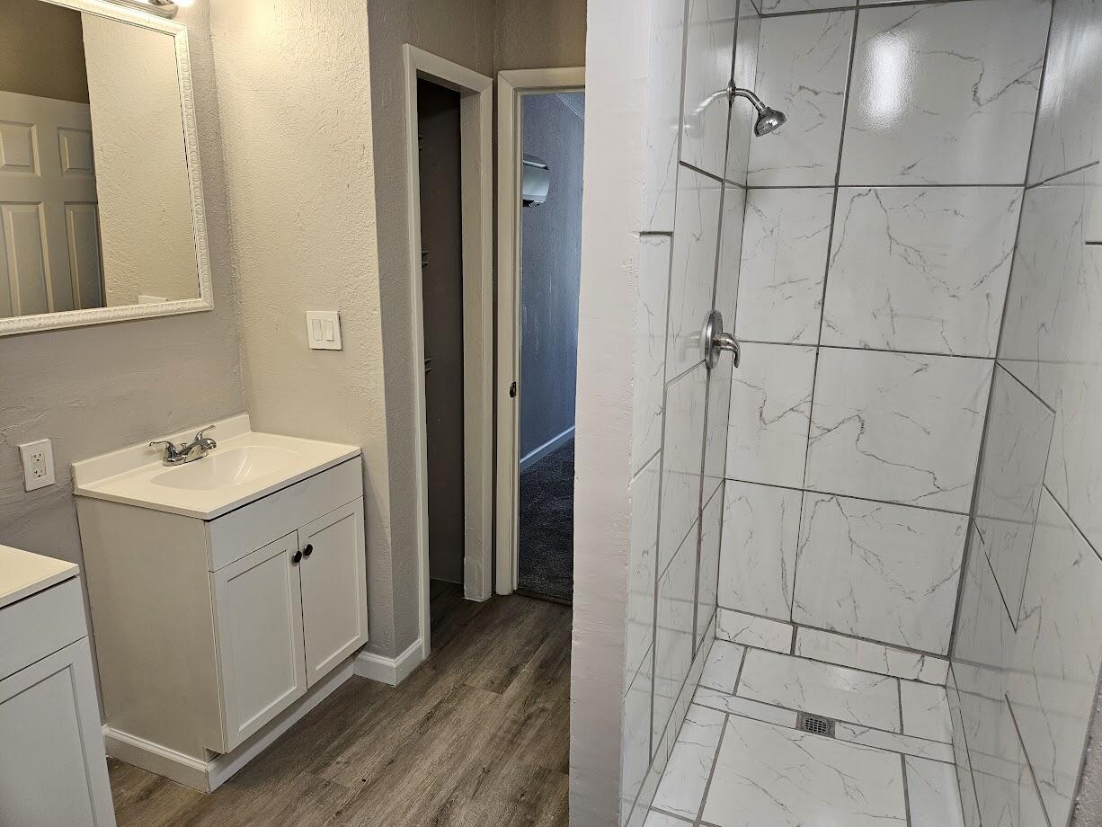 EDNEYS 3RD ADDN - Residential Lease