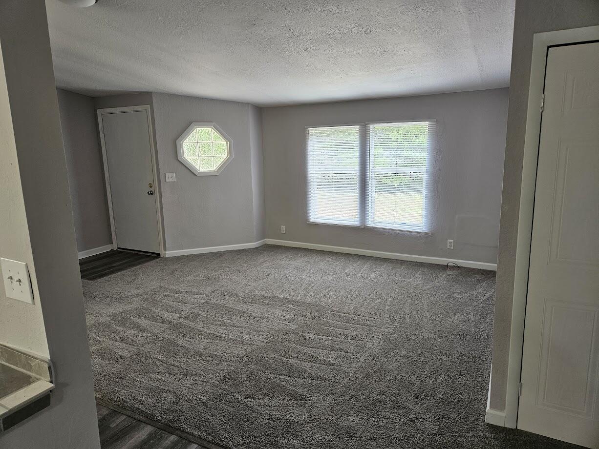 EDNEYS 3RD ADDN - Residential Lease