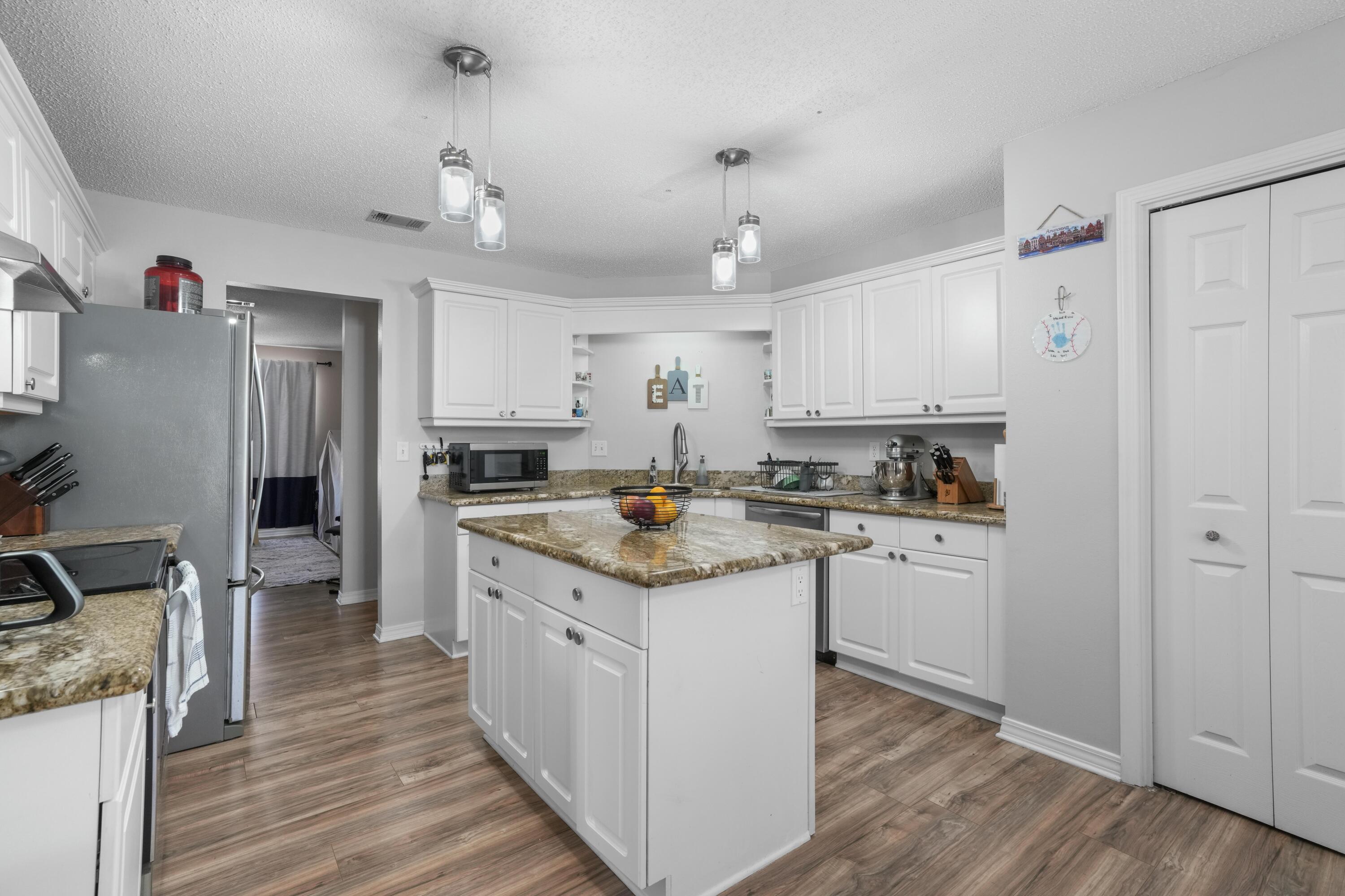 WESTVIEW ESTATES PHASE FIVE - Residential