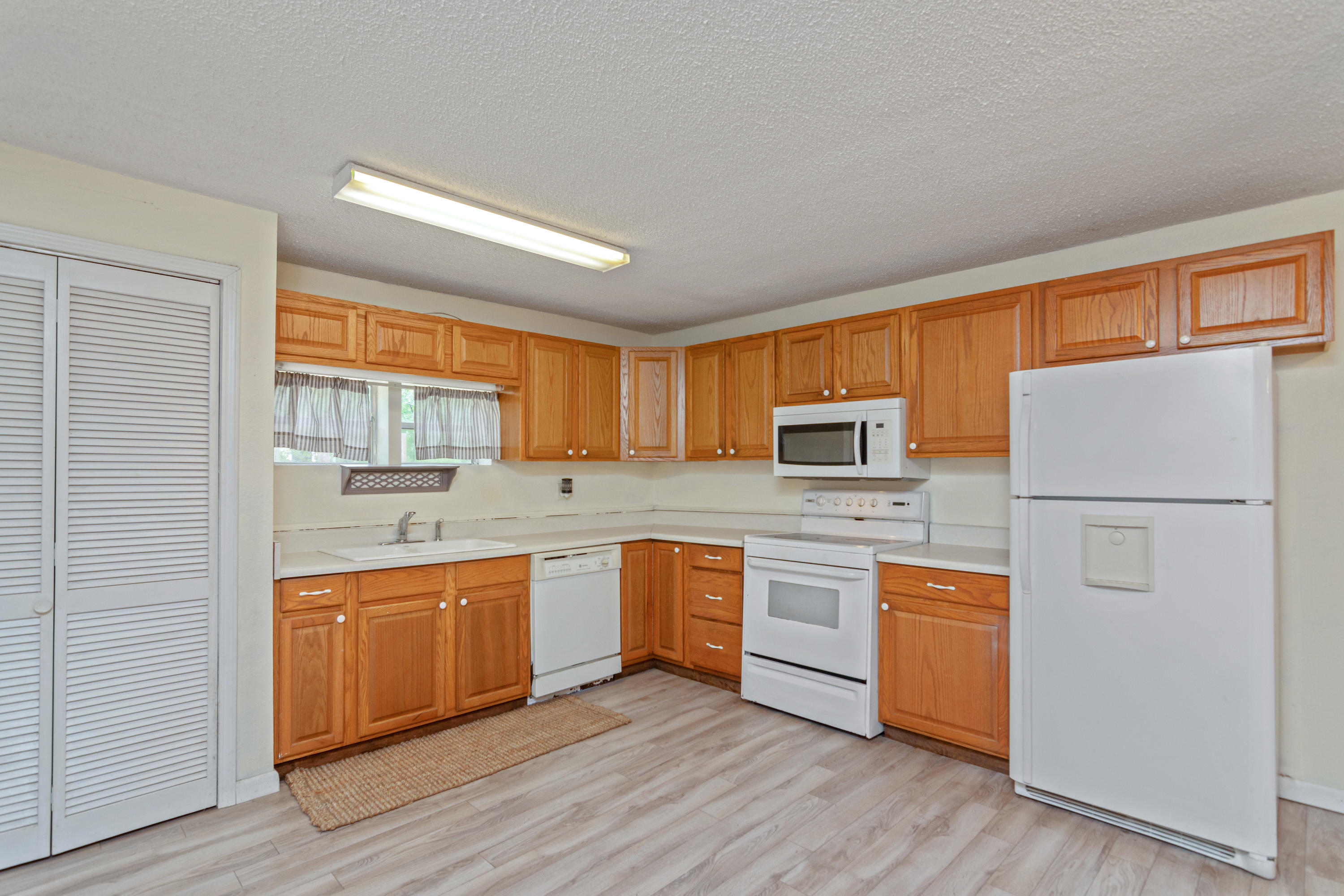 PITTS BAY SHORE - Residential