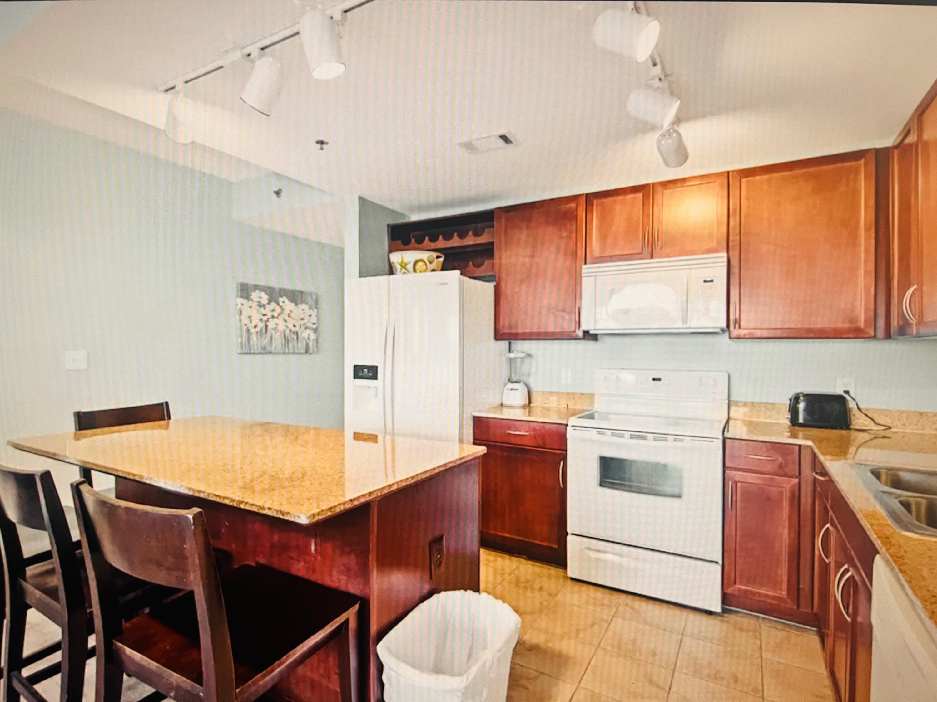 LAKETOWN WHARF - Residential