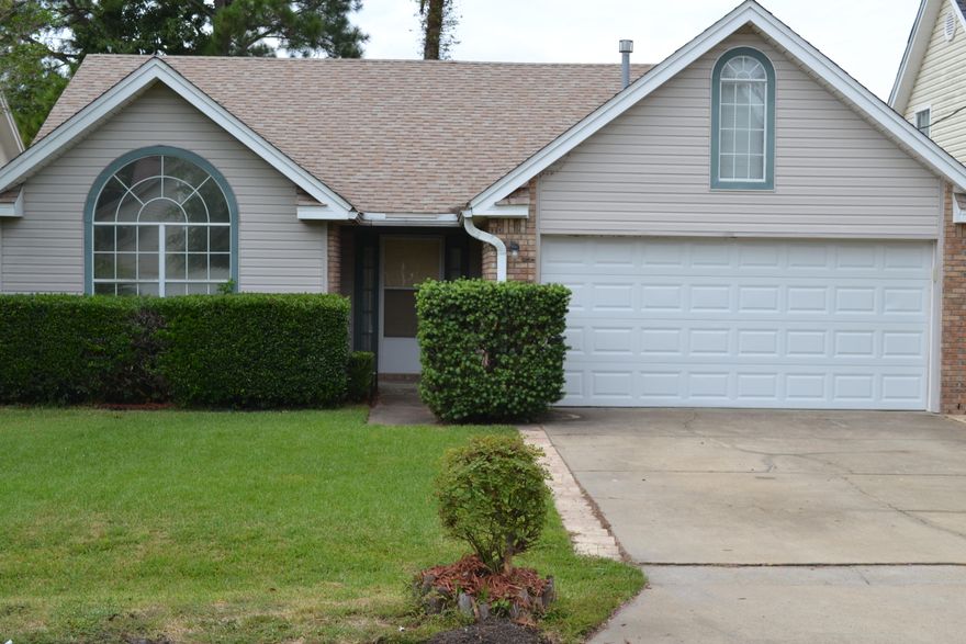 Short Sale and great location! Minutes from base and nestled into a quaint and quiet neighborhood, this home won't last long at this price! Boasting a great split bedroom floor plan with a spacious living area and tile faced wood burning fireplace. The open and tiled foyer is large enough for your favorite antique and the living area says welcome and relax. The cathedral ceiling, and laminate wood flooring are just a few of the accents for you to add your finishing touches. The kitchen features a dining nook area which overlooking backyard fenced backyard through the lovely bay window. Separate utility room off the kitchen.