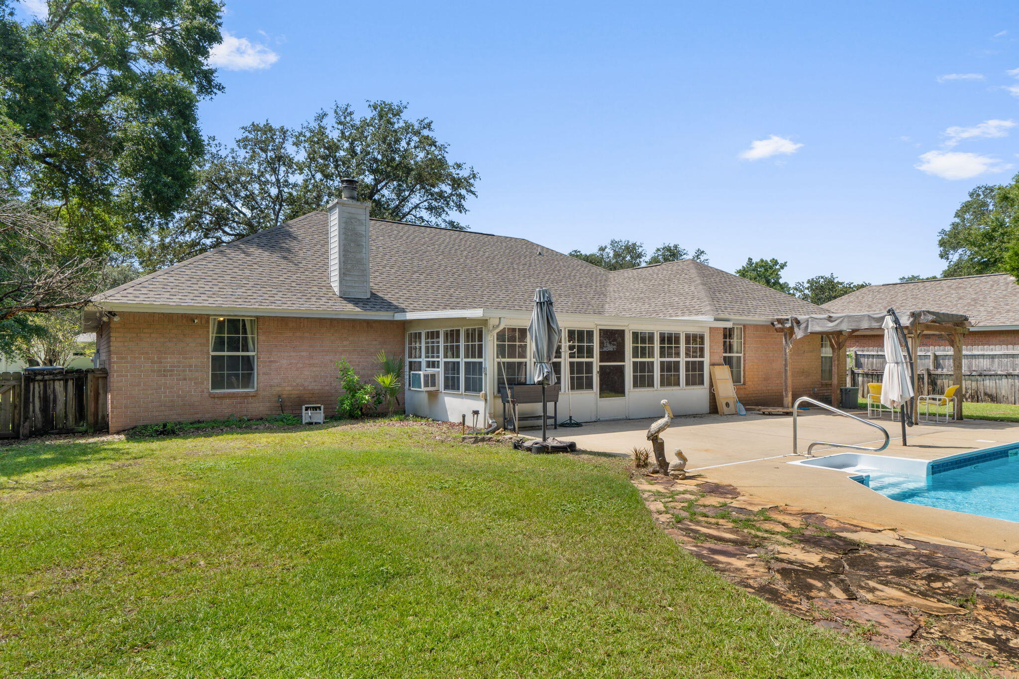 ROBLEDAL ESTATES - Residential