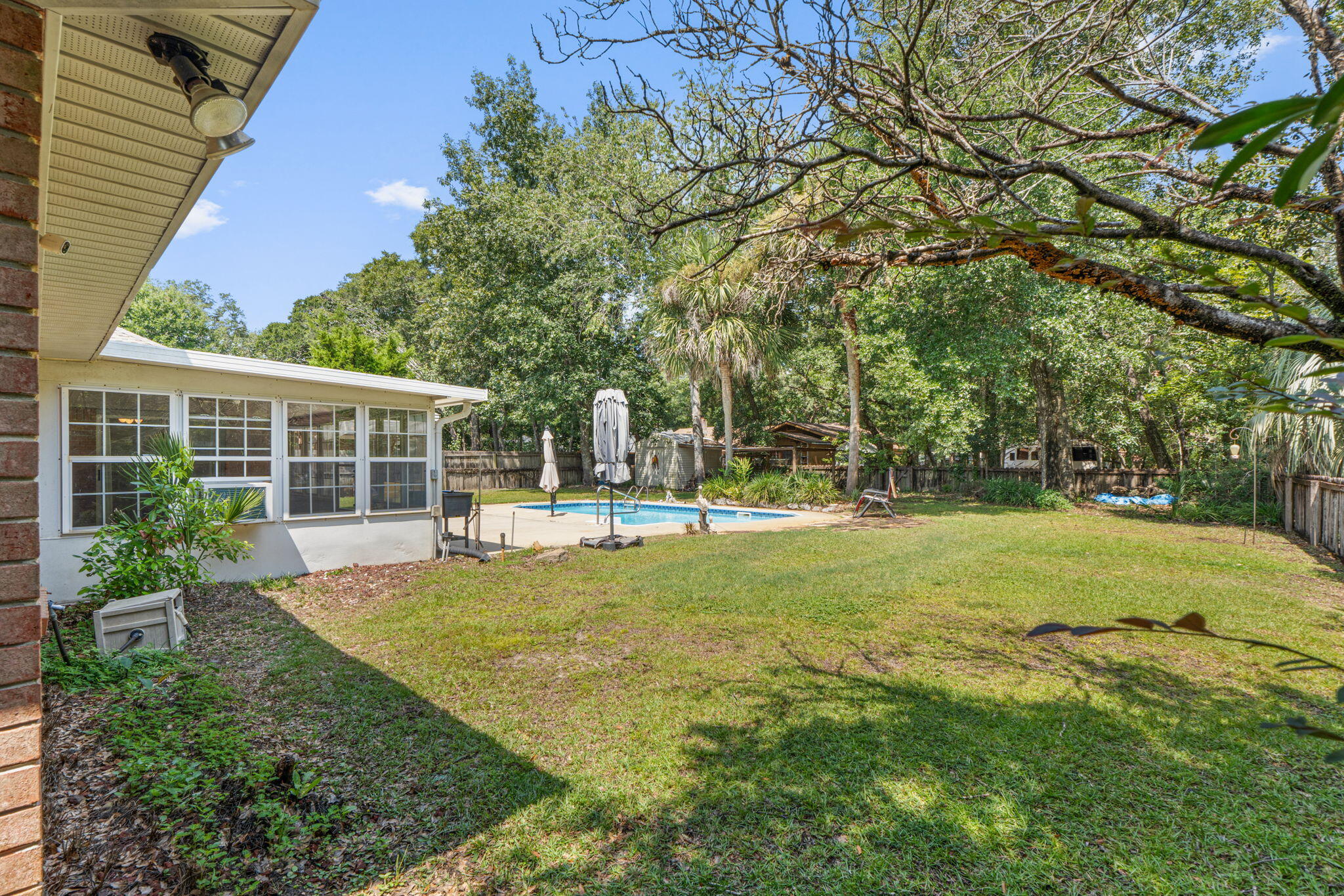 ROBLEDAL ESTATES - Residential