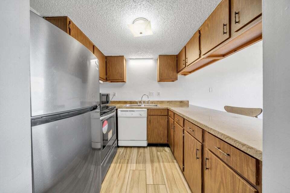 FOUNTAINHEAD CONDO - Residential Lease