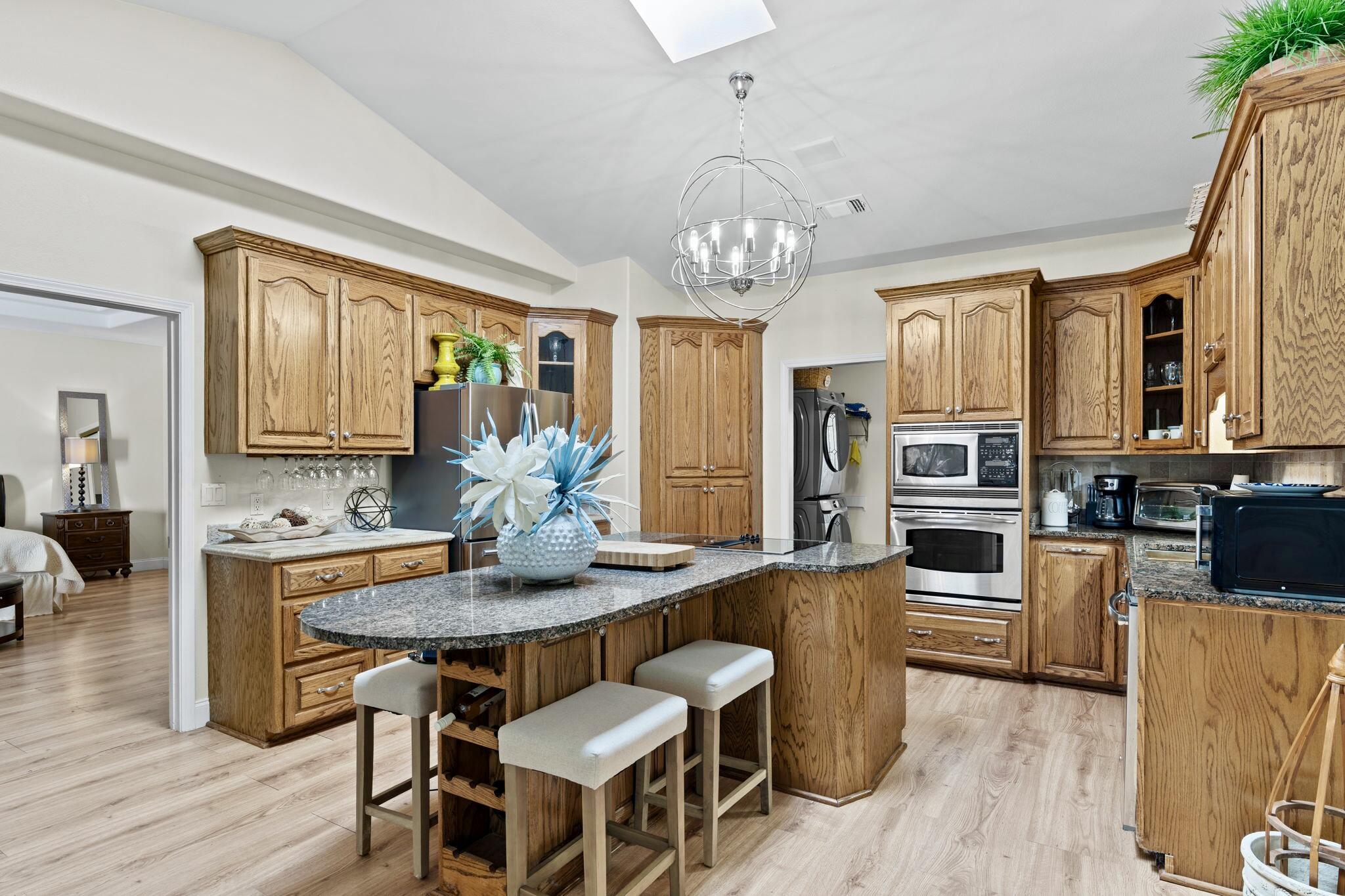 HARBOR OAKS - Residential