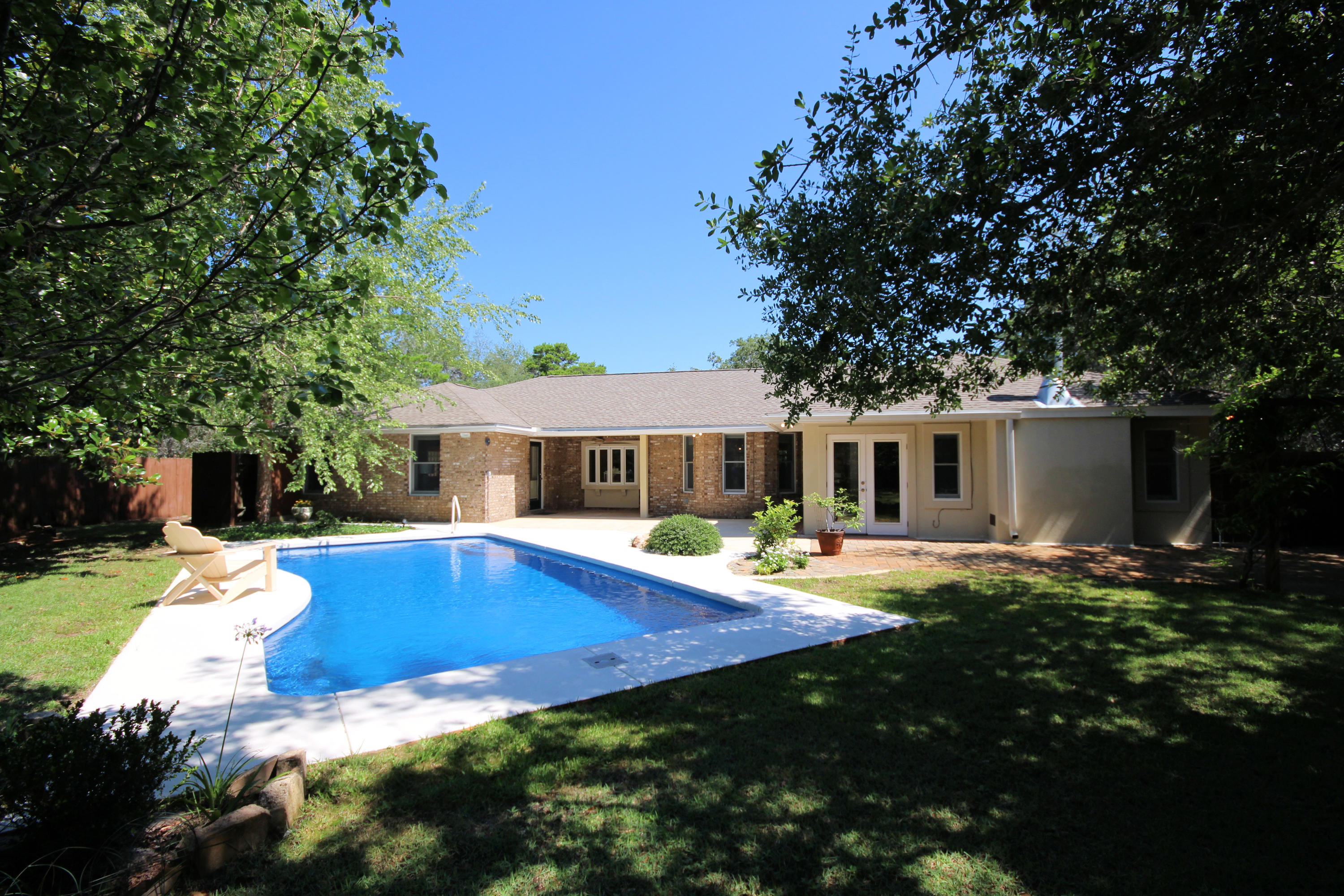 WHISPERING OAKS - Residential
