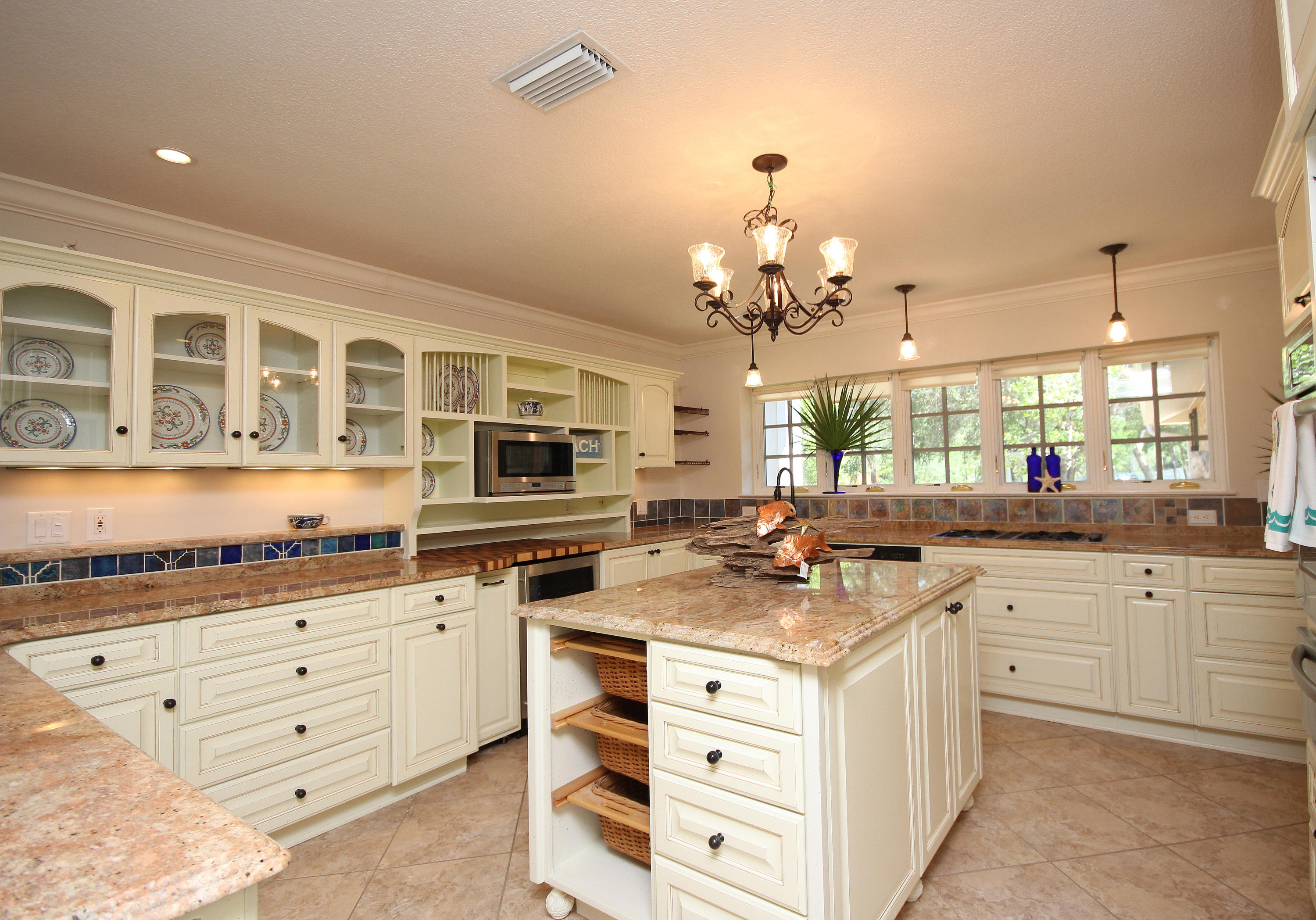 WHISPERING OAKS - Residential