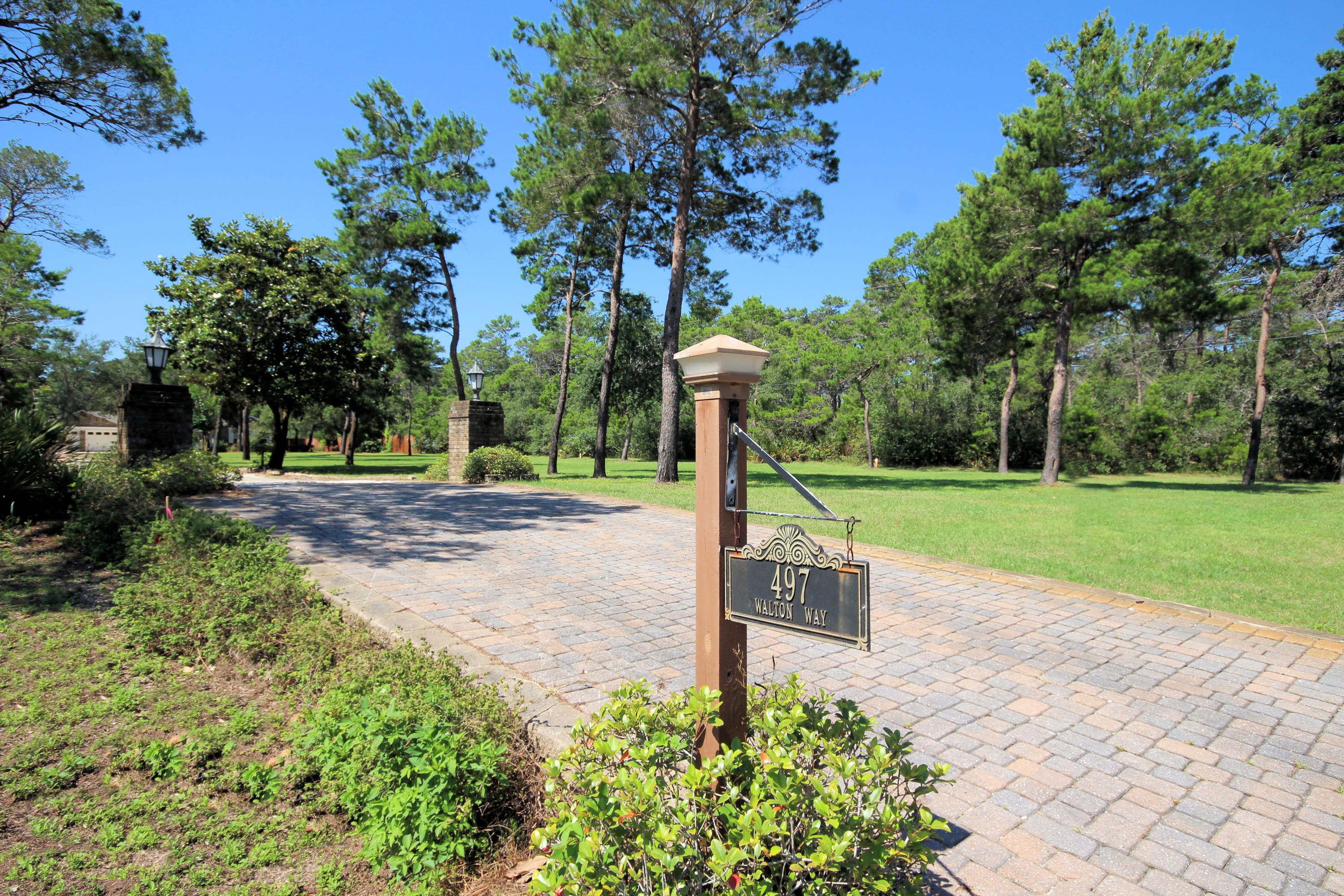 WHISPERING OAKS - Residential