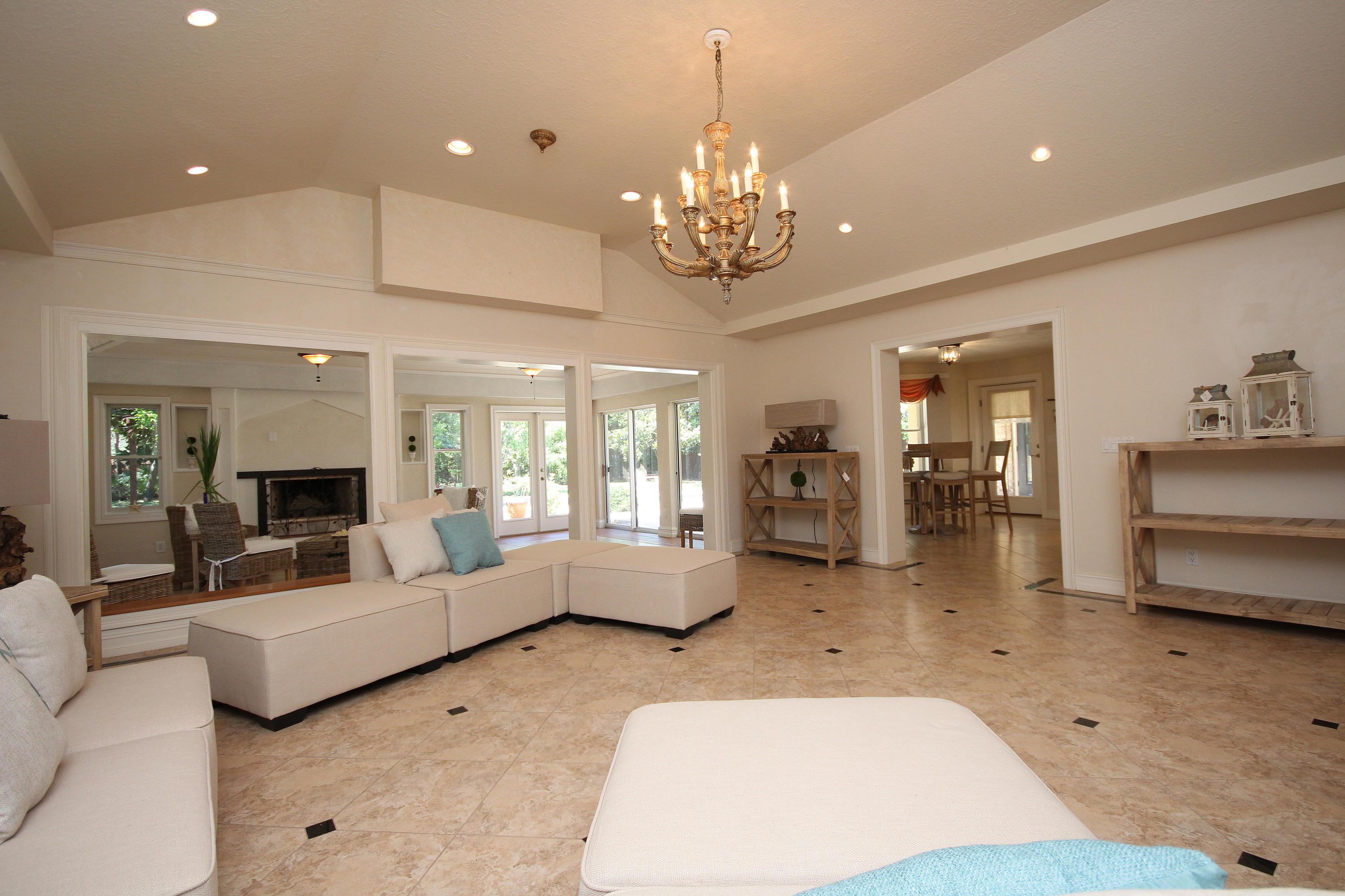 WHISPERING OAKS - Residential