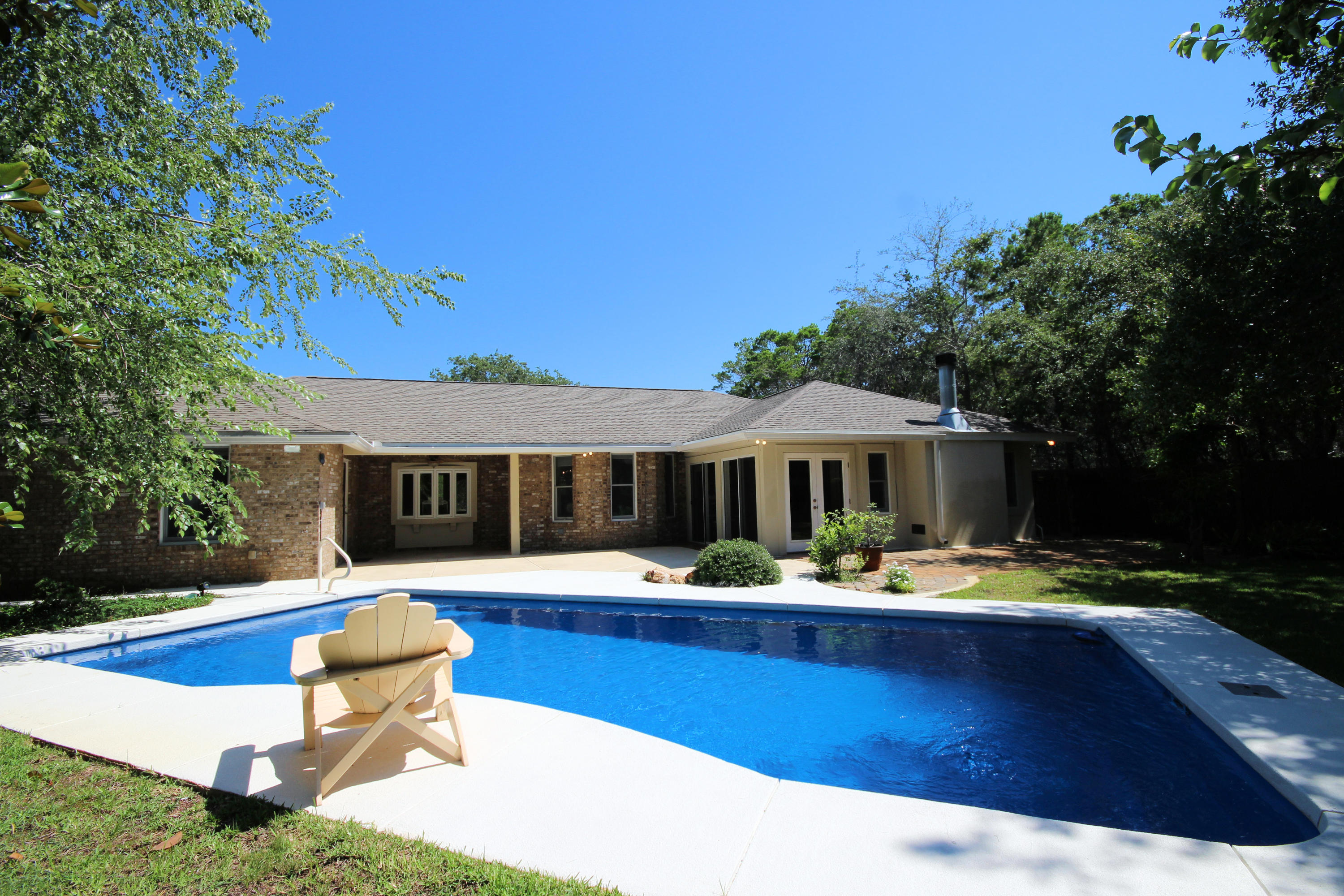 WHISPERING OAKS - Residential