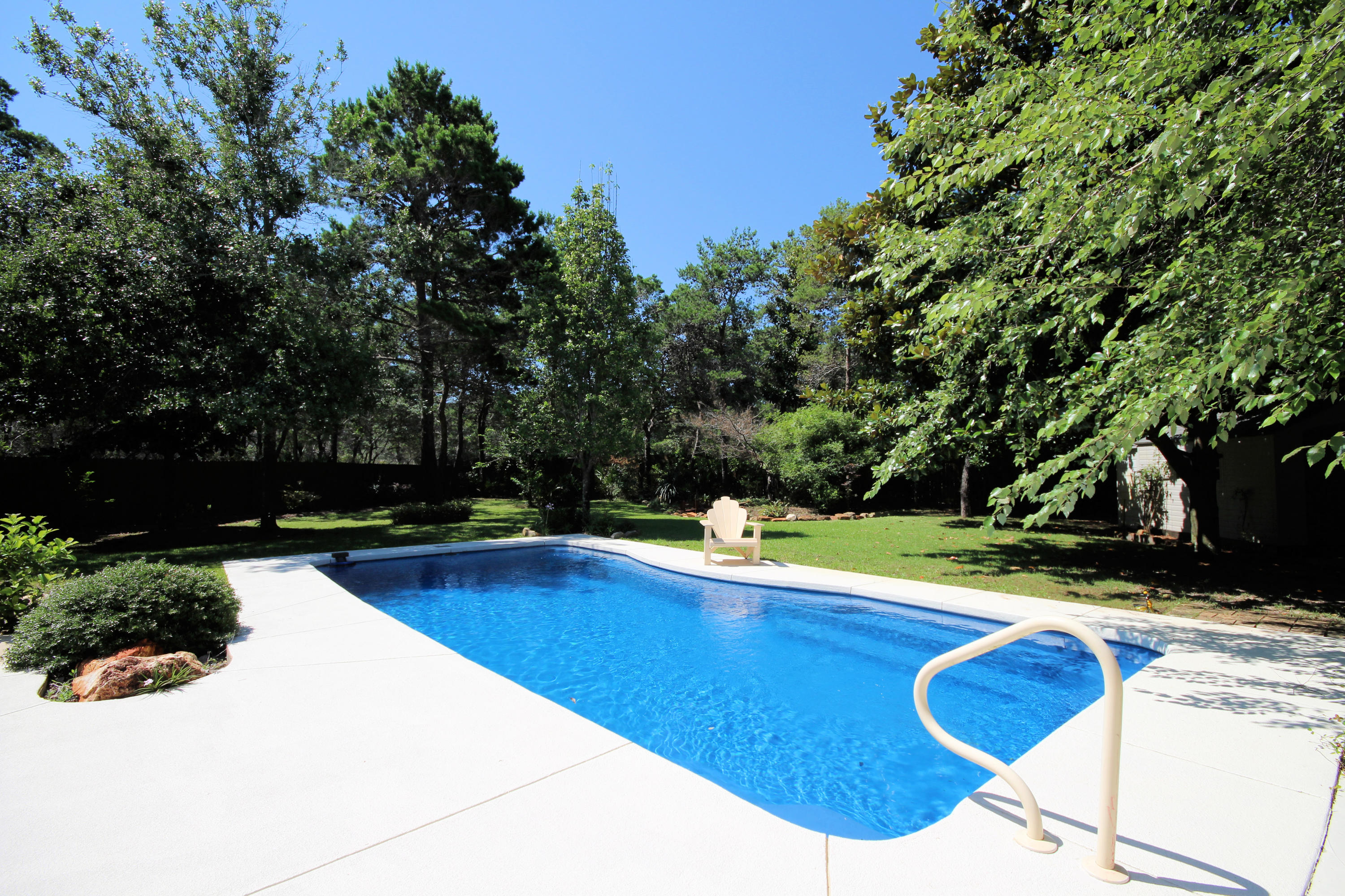 WHISPERING OAKS - Residential