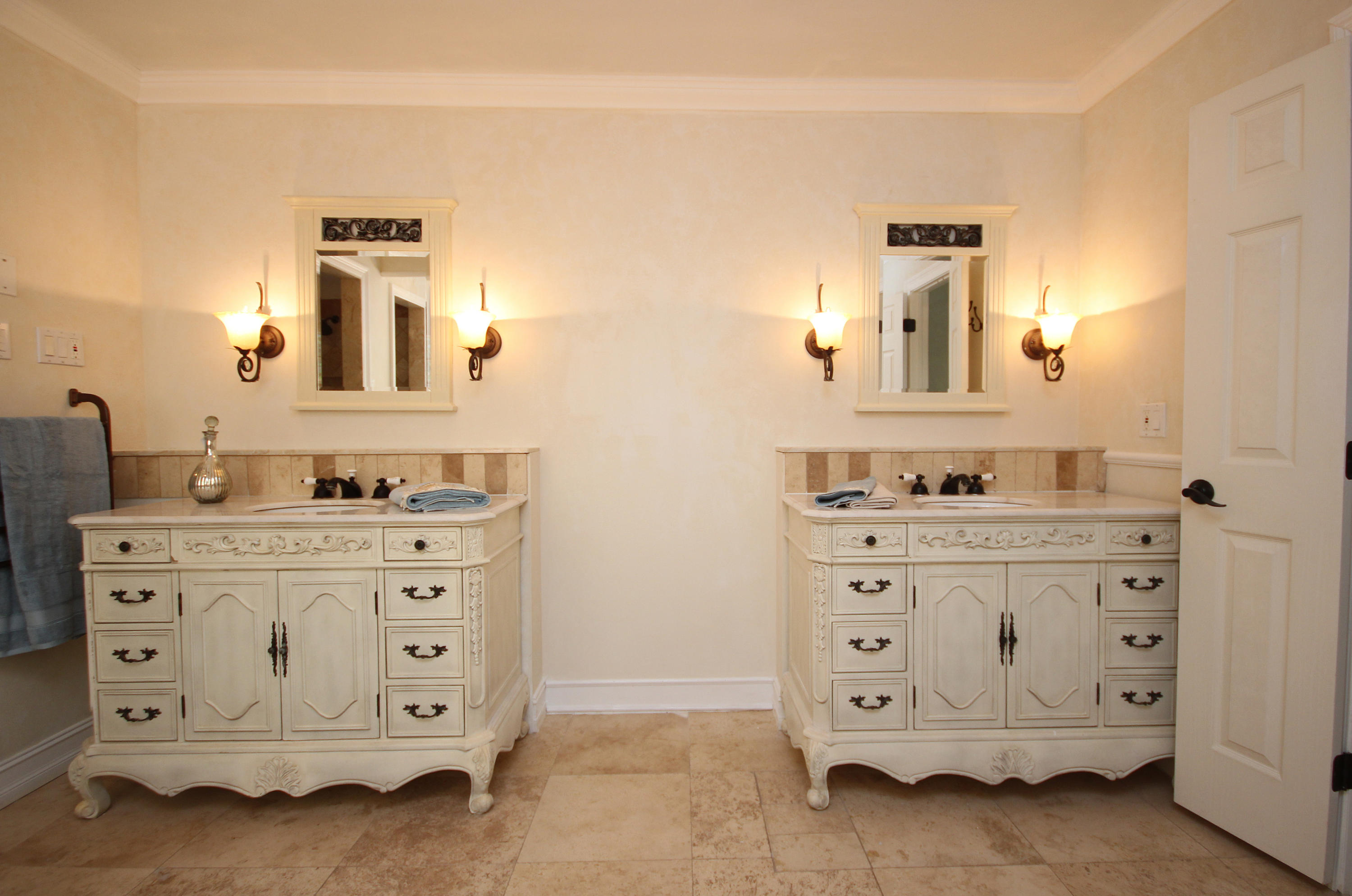 WHISPERING OAKS - Residential