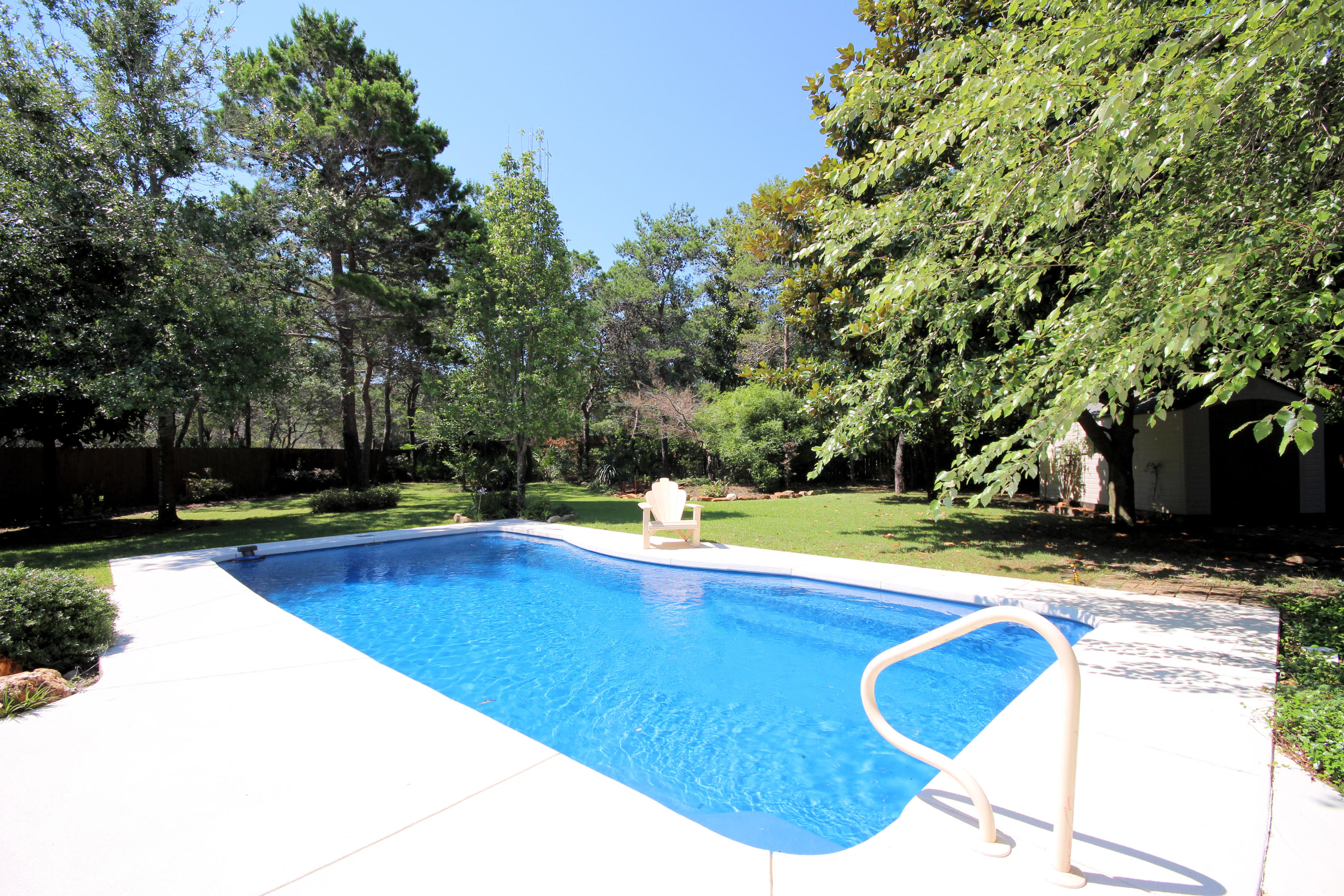 WHISPERING OAKS - Residential