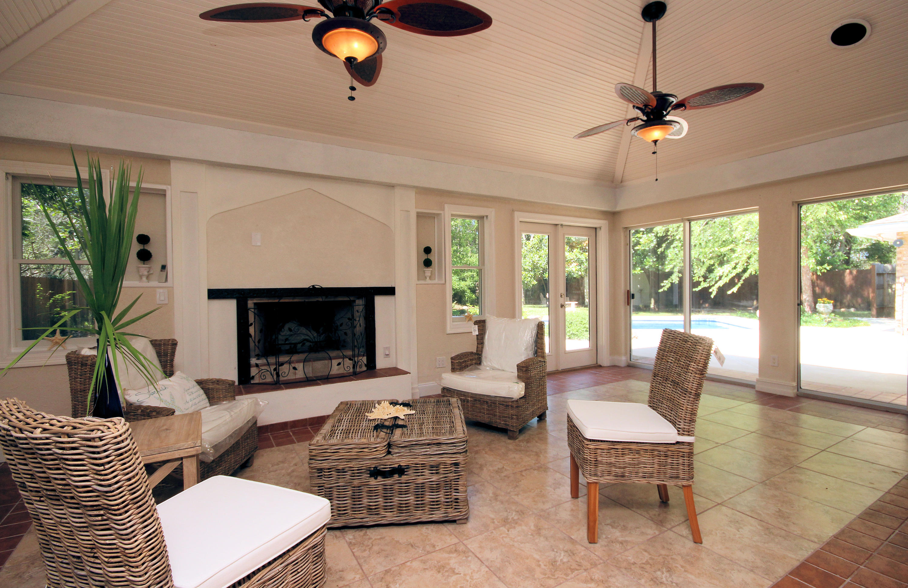 WHISPERING OAKS - Residential