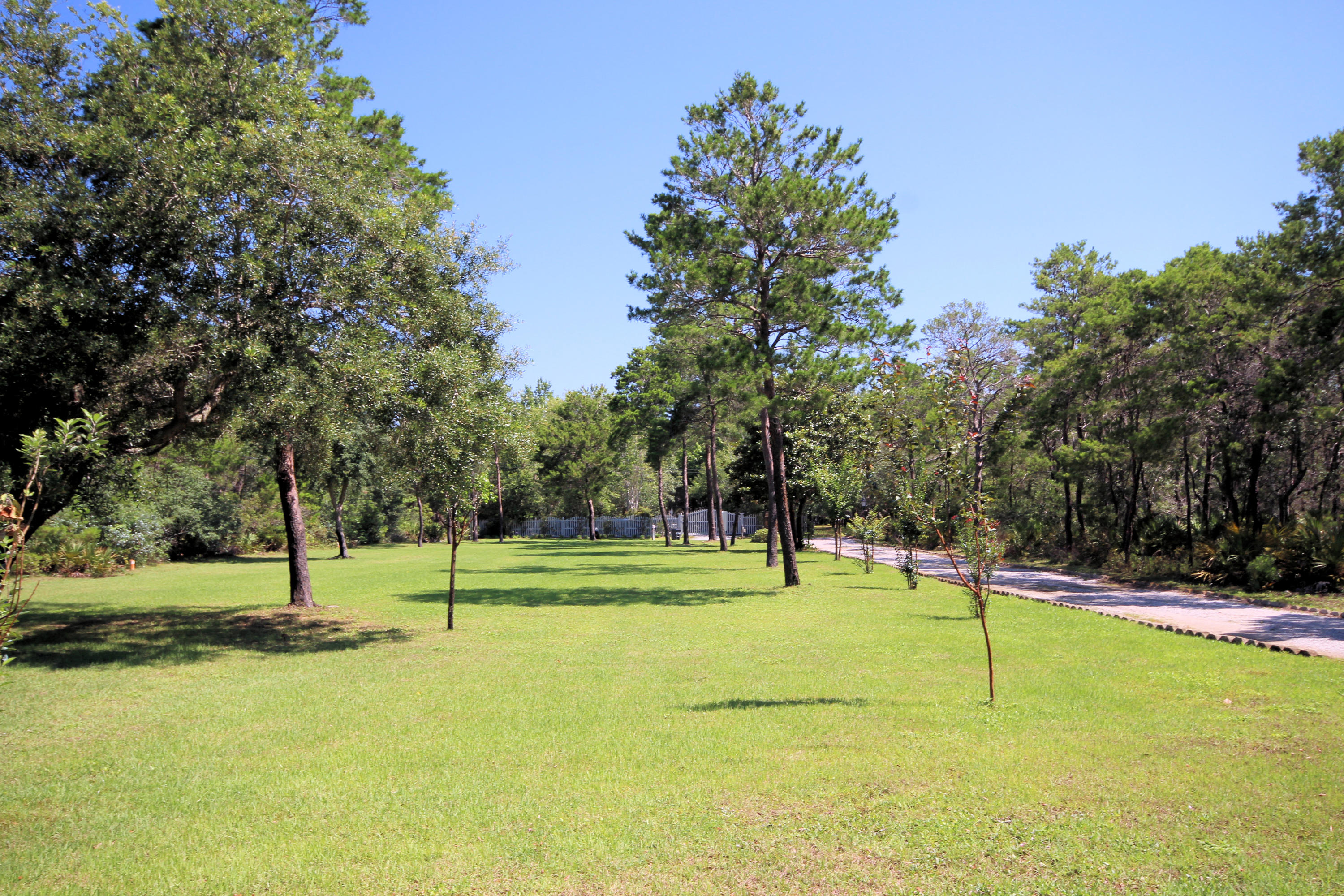 WHISPERING OAKS - Residential