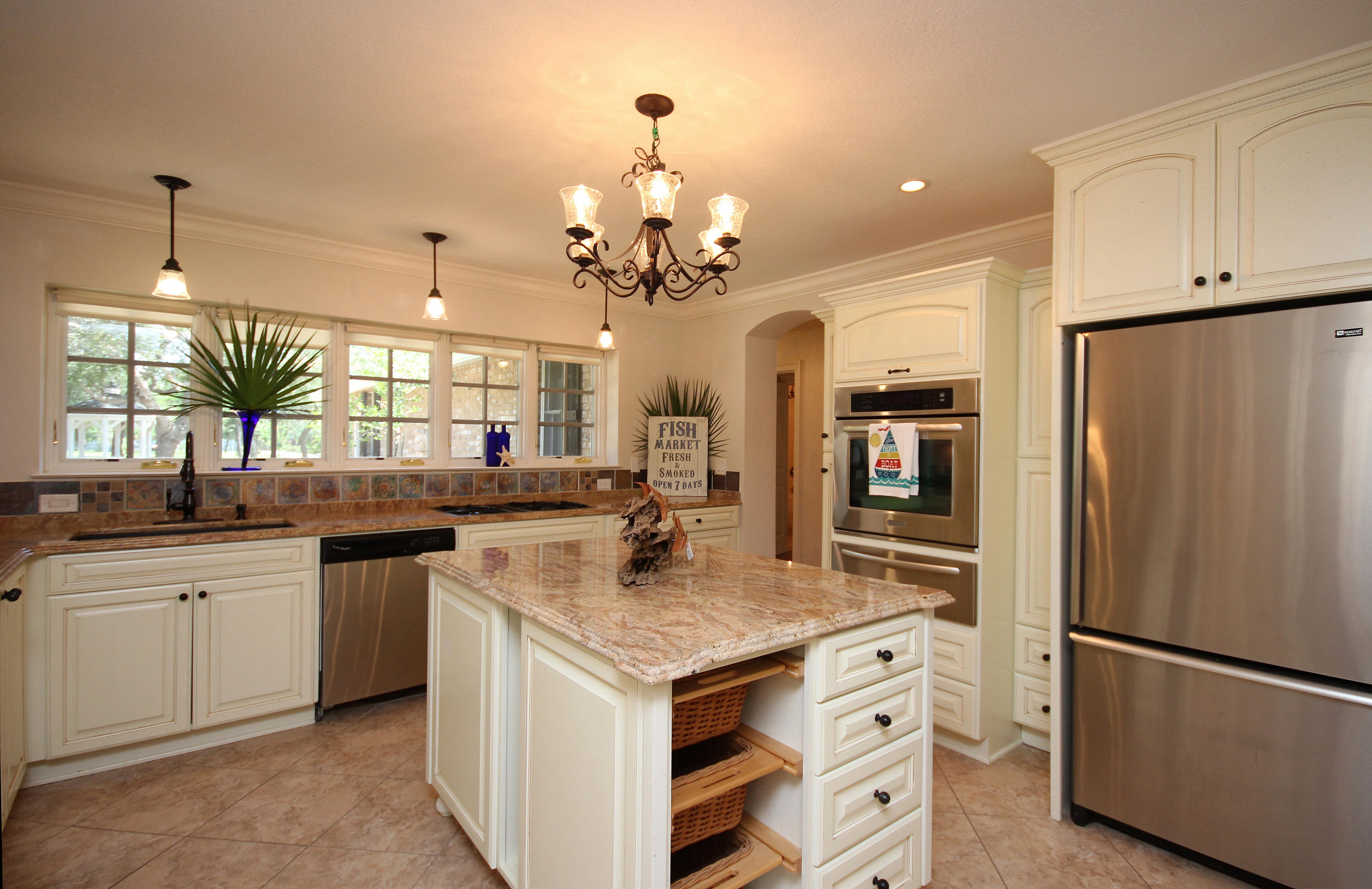 WHISPERING OAKS - Residential