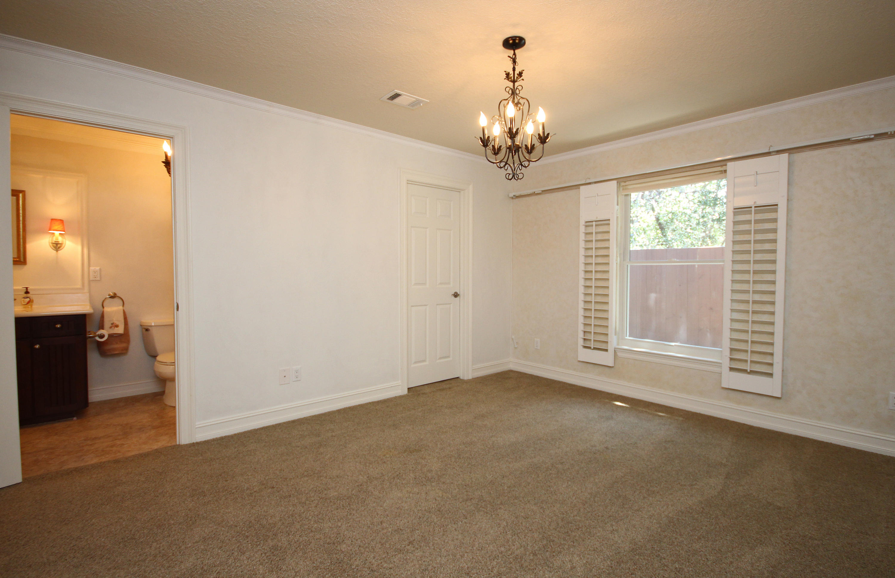 WHISPERING OAKS - Residential