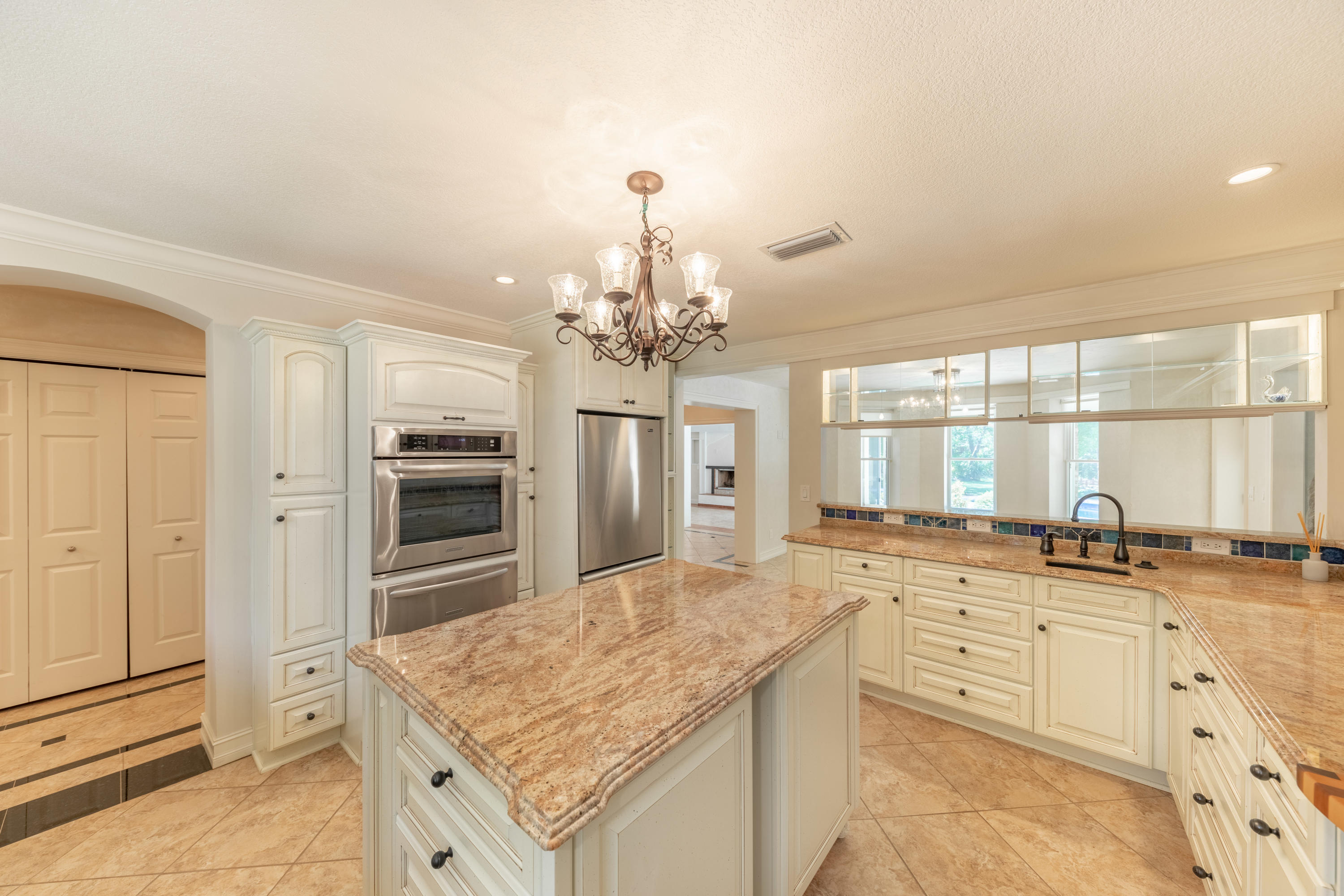 WHISPERING OAKS - Residential