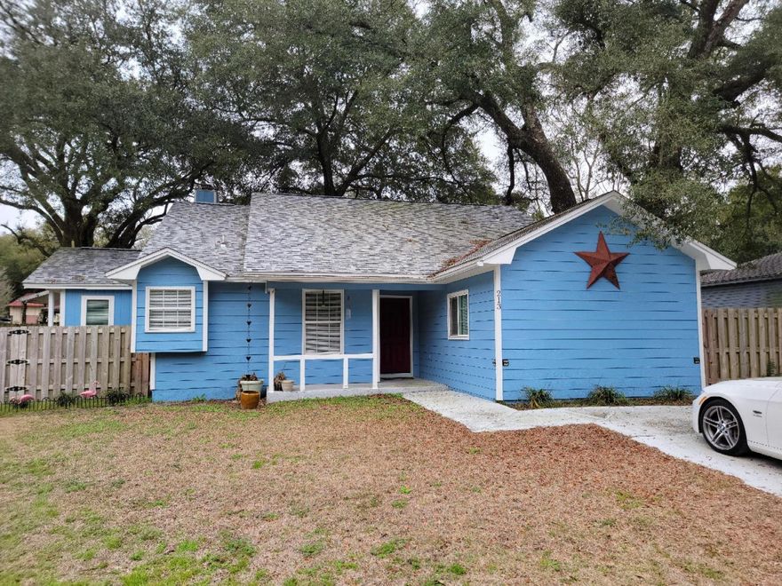 Great home in Niceville! 3 Bedrooms and 2 full baths plus a bonus room/office gives you plenty of room.  This home has been completely remodeled, New kitchen with island and all new appliances, Family room, Dining room and a large laundry room.  The bonus room can be used for an office, guest room or whatever you need.  There is also a large new workshop/storage shed to make up for a lack of a garage.