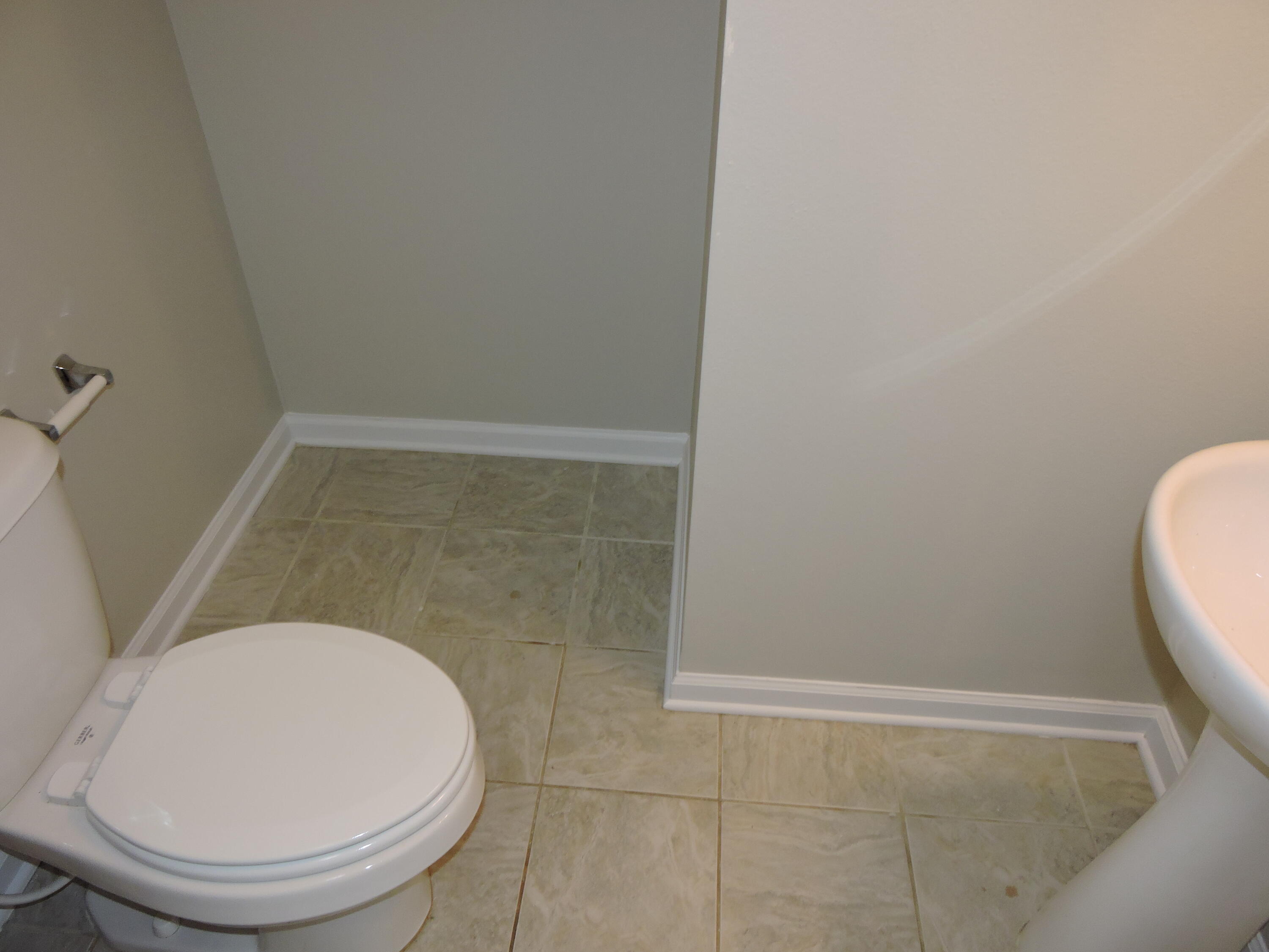 ROLLING PINES - Residential Lease