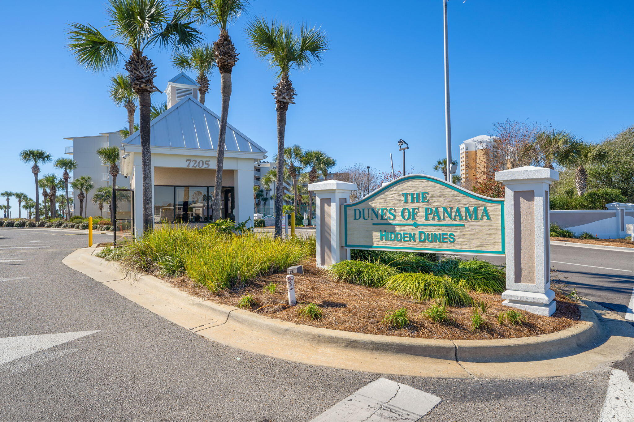 DUNES OF PANAMA PHASE V UNIT E-206 ORB 1015 P 1886 3BR 2B 1480 H&C ORB 3798 P 58 GARAGE UNIT G-64 - Residential