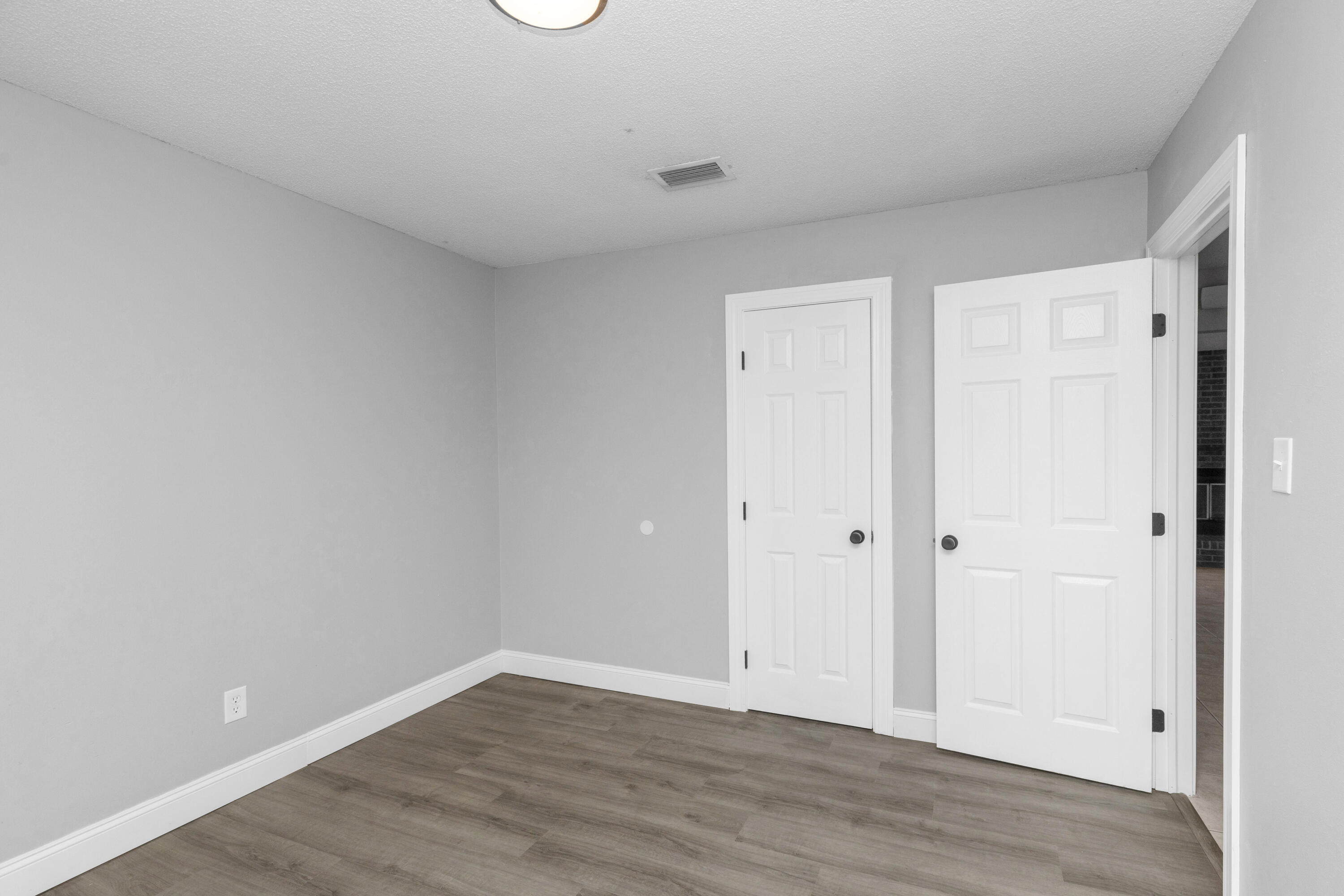 CHATEAU PRES DE LA MER - Residential Lease