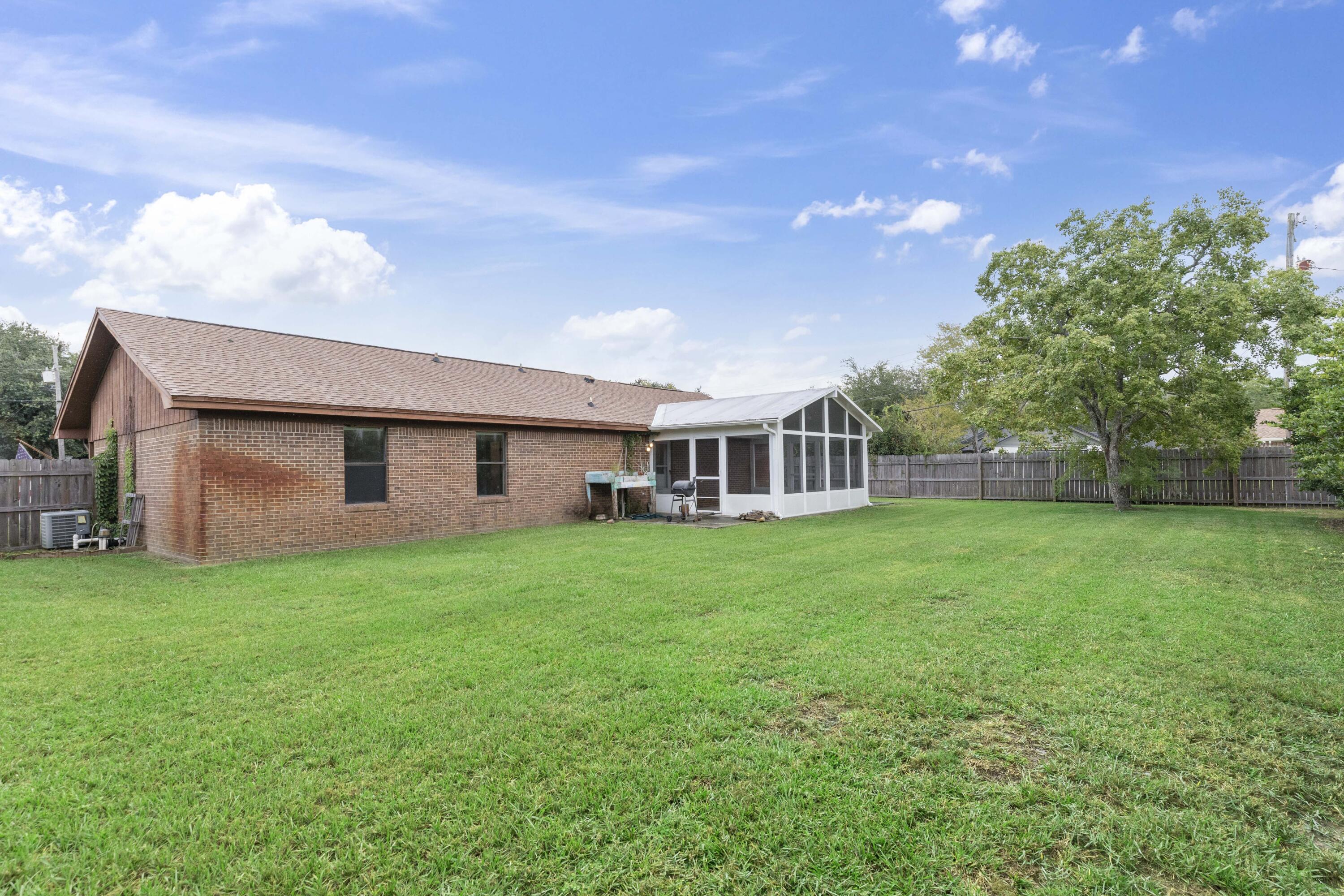 CHATEAU PRES DE LA MER - Residential Lease