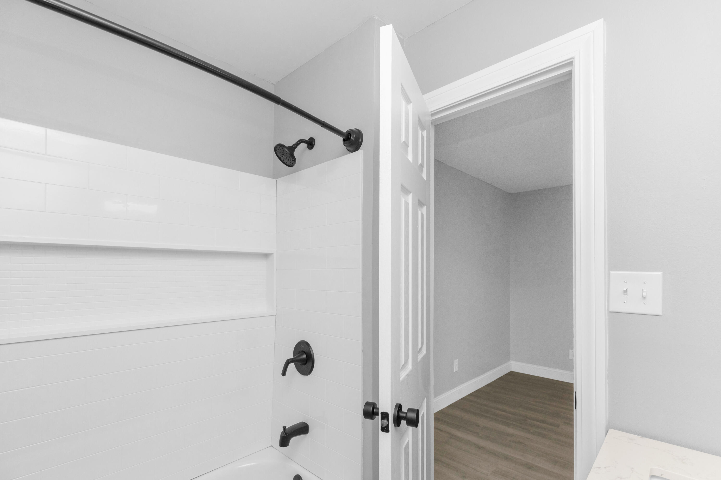 CHATEAU PRES DE LA MER - Residential Lease