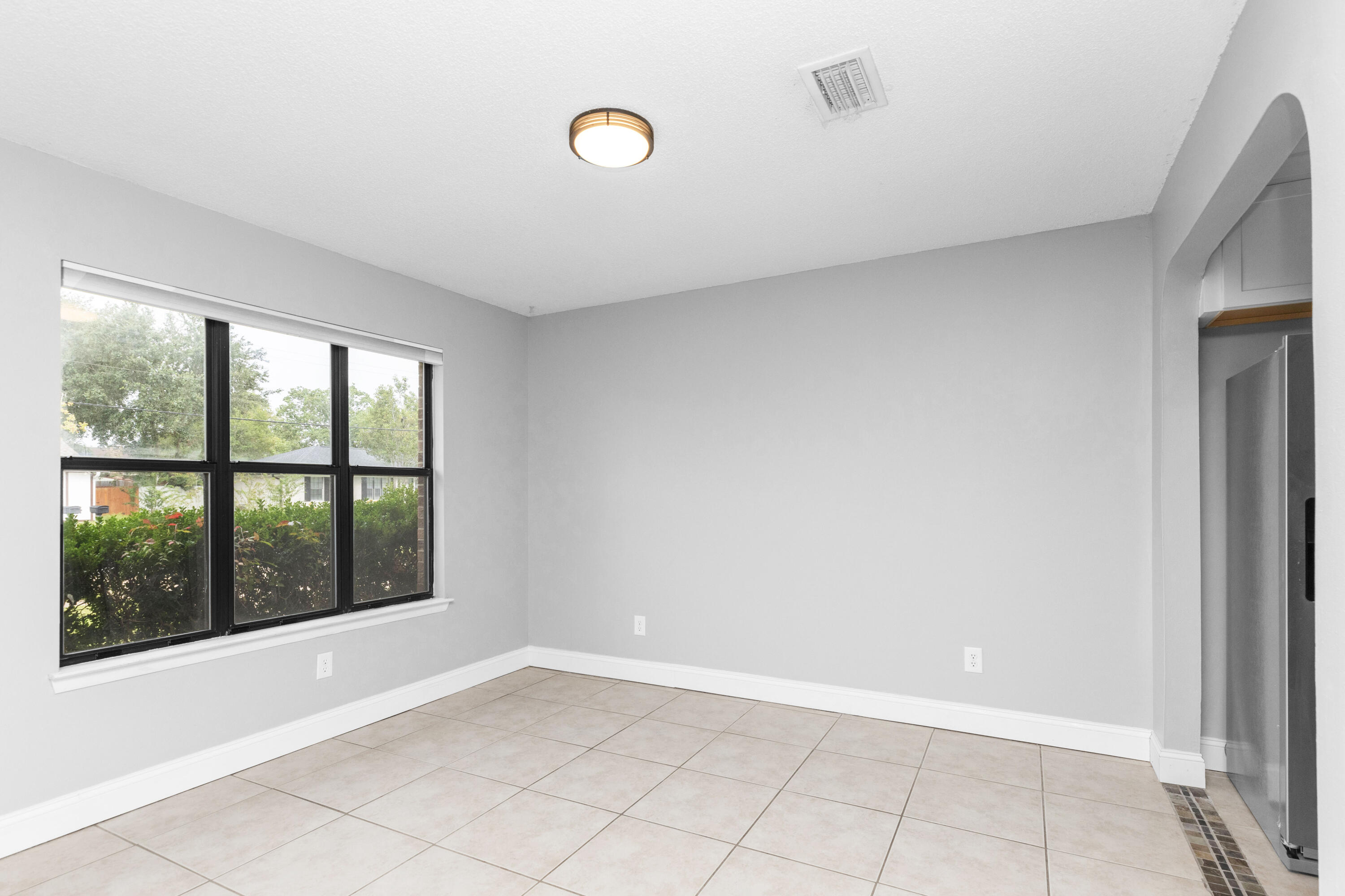 CHATEAU PRES DE LA MER - Residential Lease