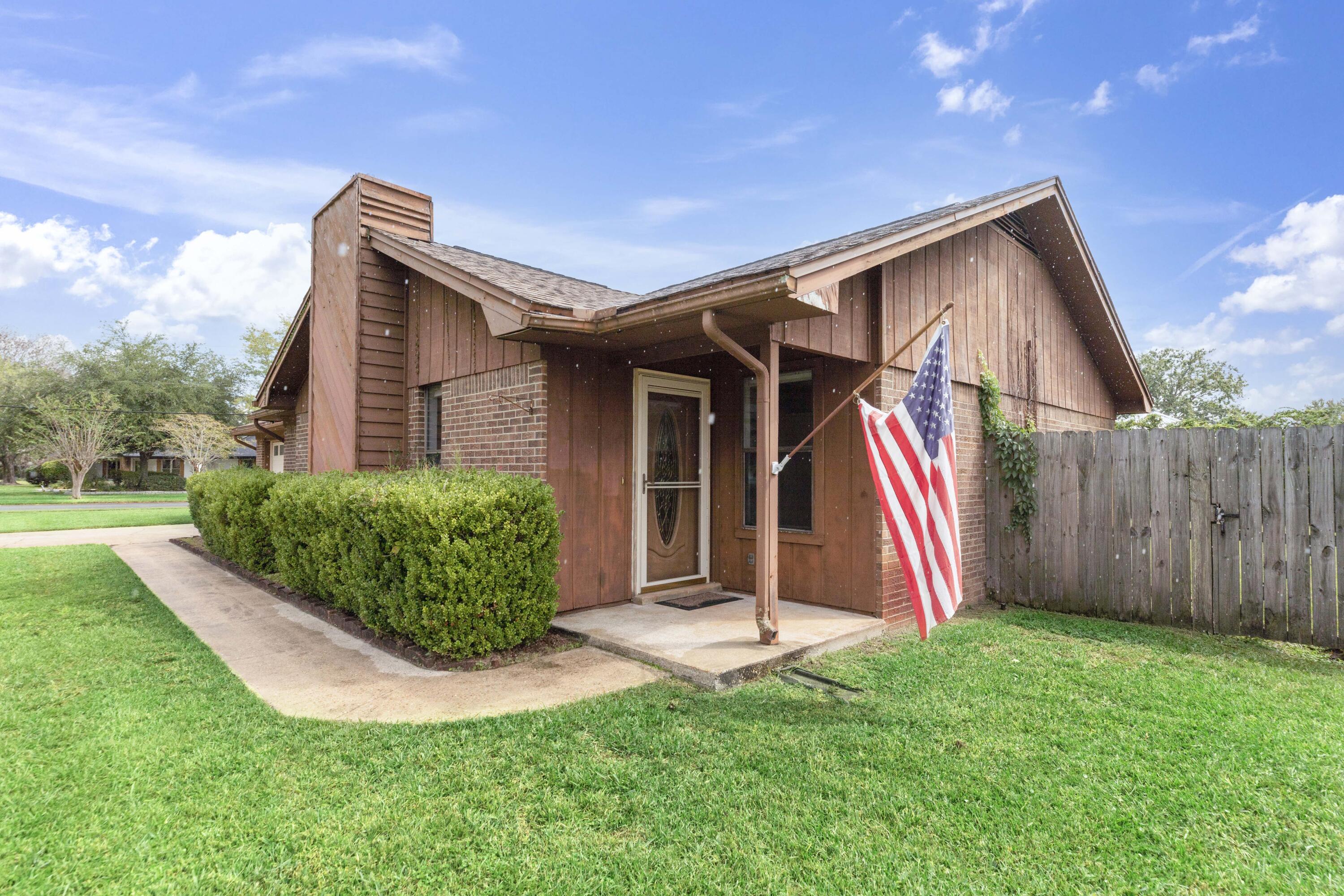 CHATEAU PRES DE LA MER - Residential Lease