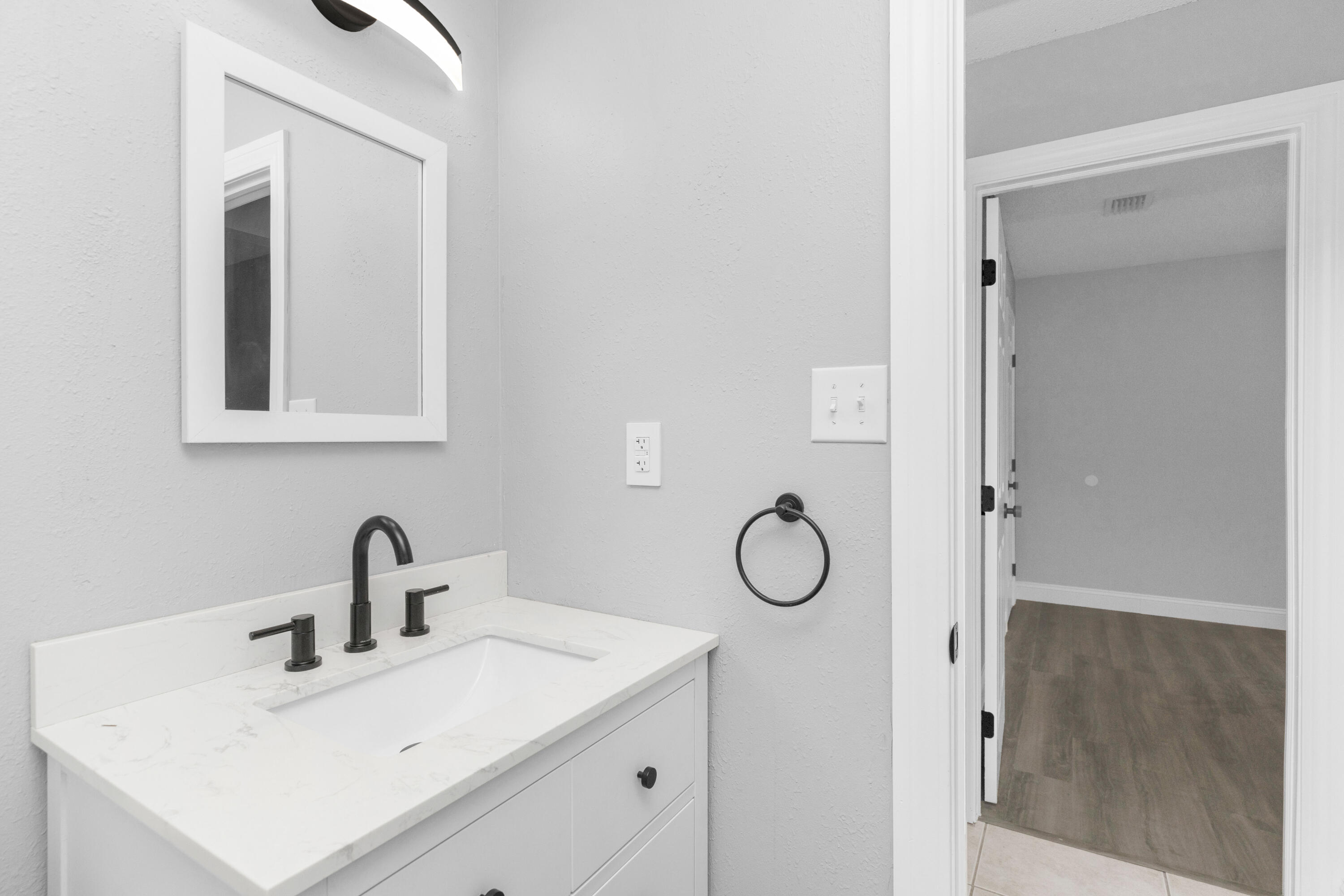 CHATEAU PRES DE LA MER - Residential Lease