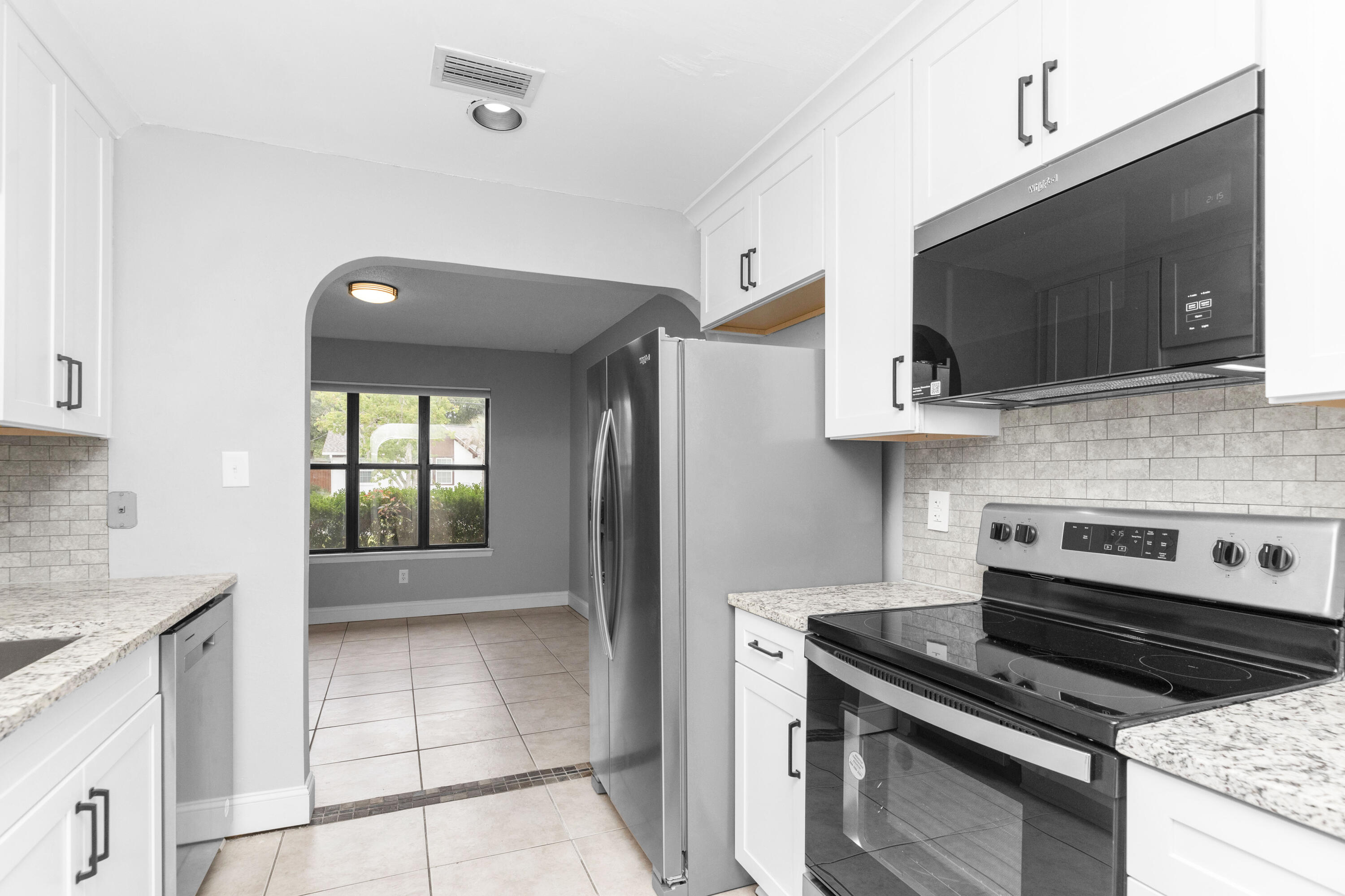 CHATEAU PRES DE LA MER - Residential Lease