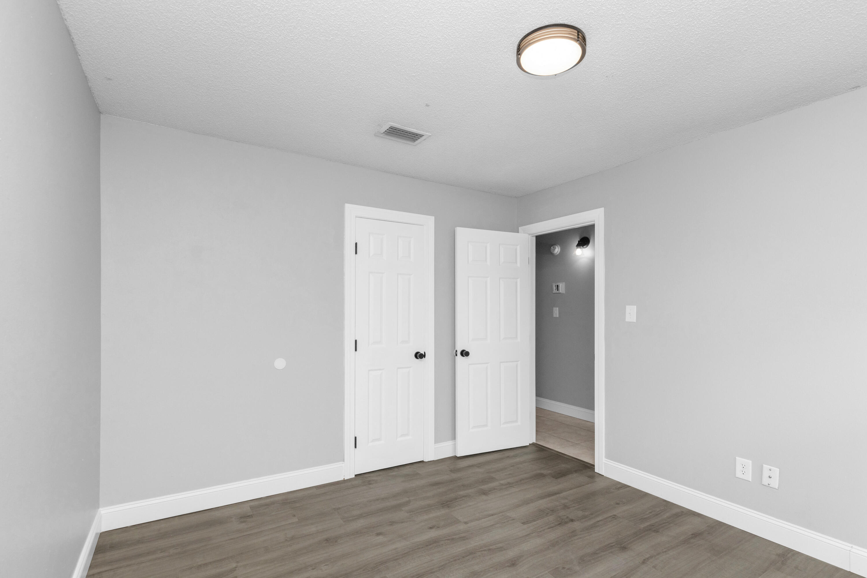 CHATEAU PRES DE LA MER - Residential Lease