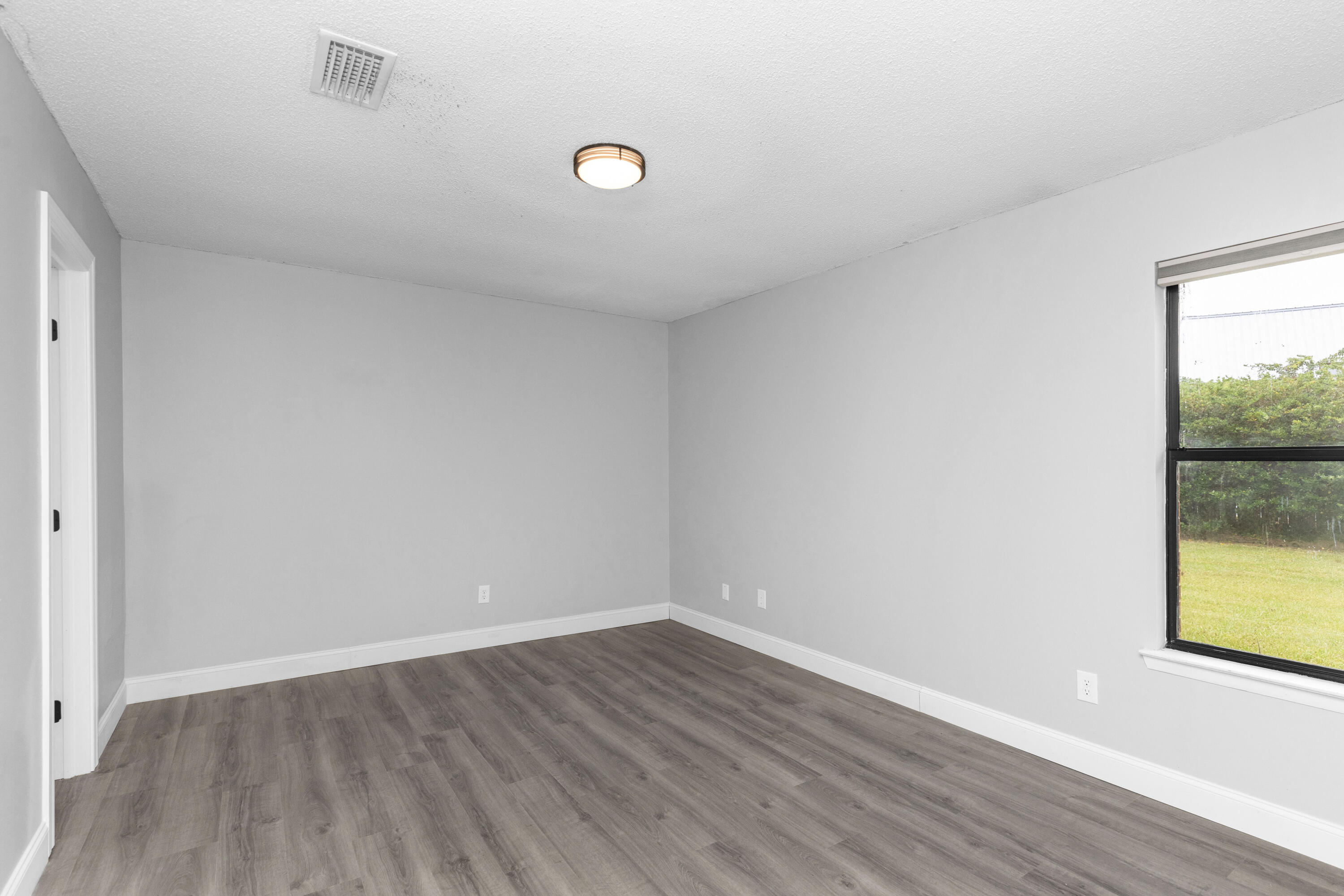 CHATEAU PRES DE LA MER - Residential Lease