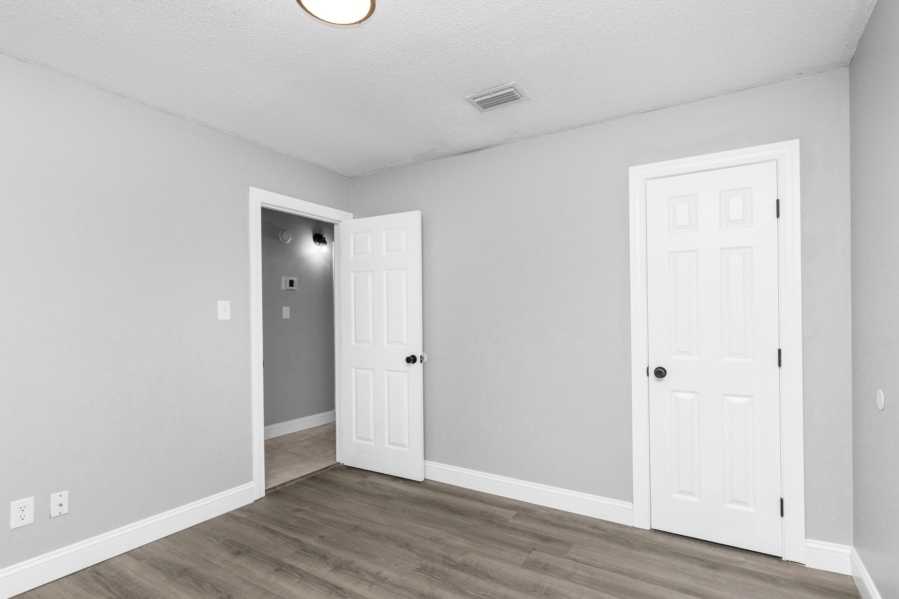 CHATEAU PRES DE LA MER - Residential Lease