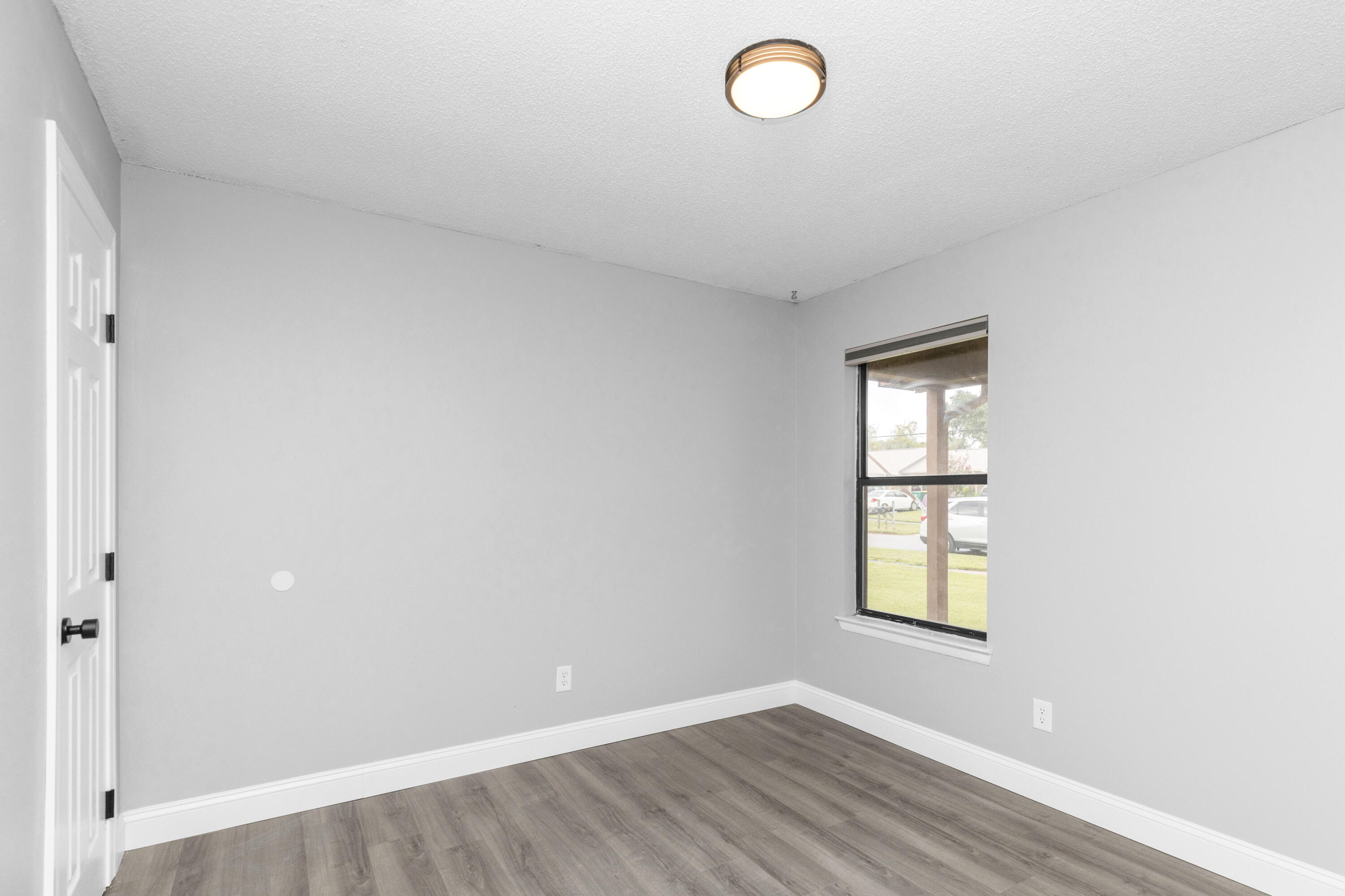 CHATEAU PRES DE LA MER - Residential Lease