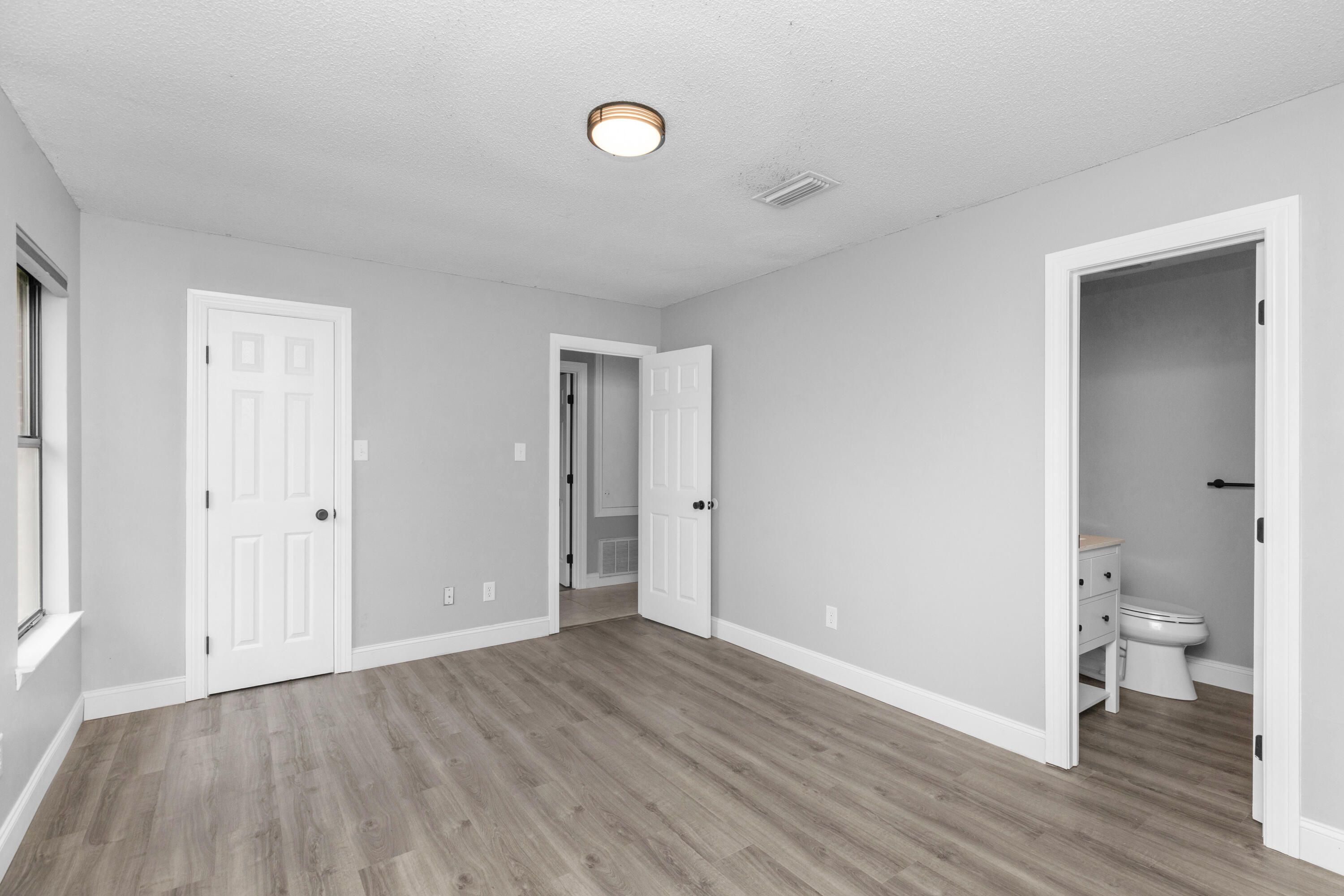 CHATEAU PRES DE LA MER - Residential Lease